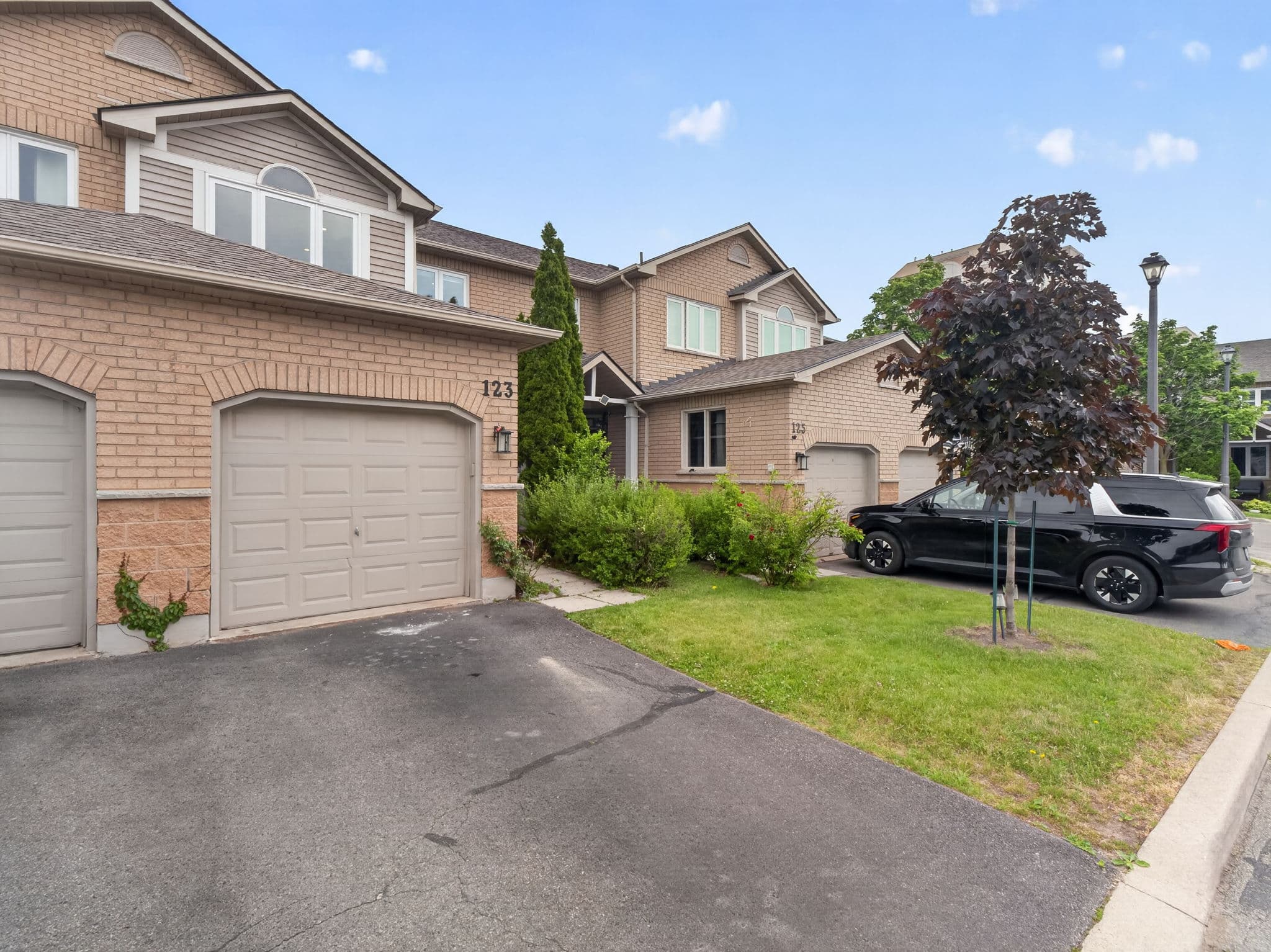 833 Scollard Ct Unit 123 Mississauga, ON L5V 2B4