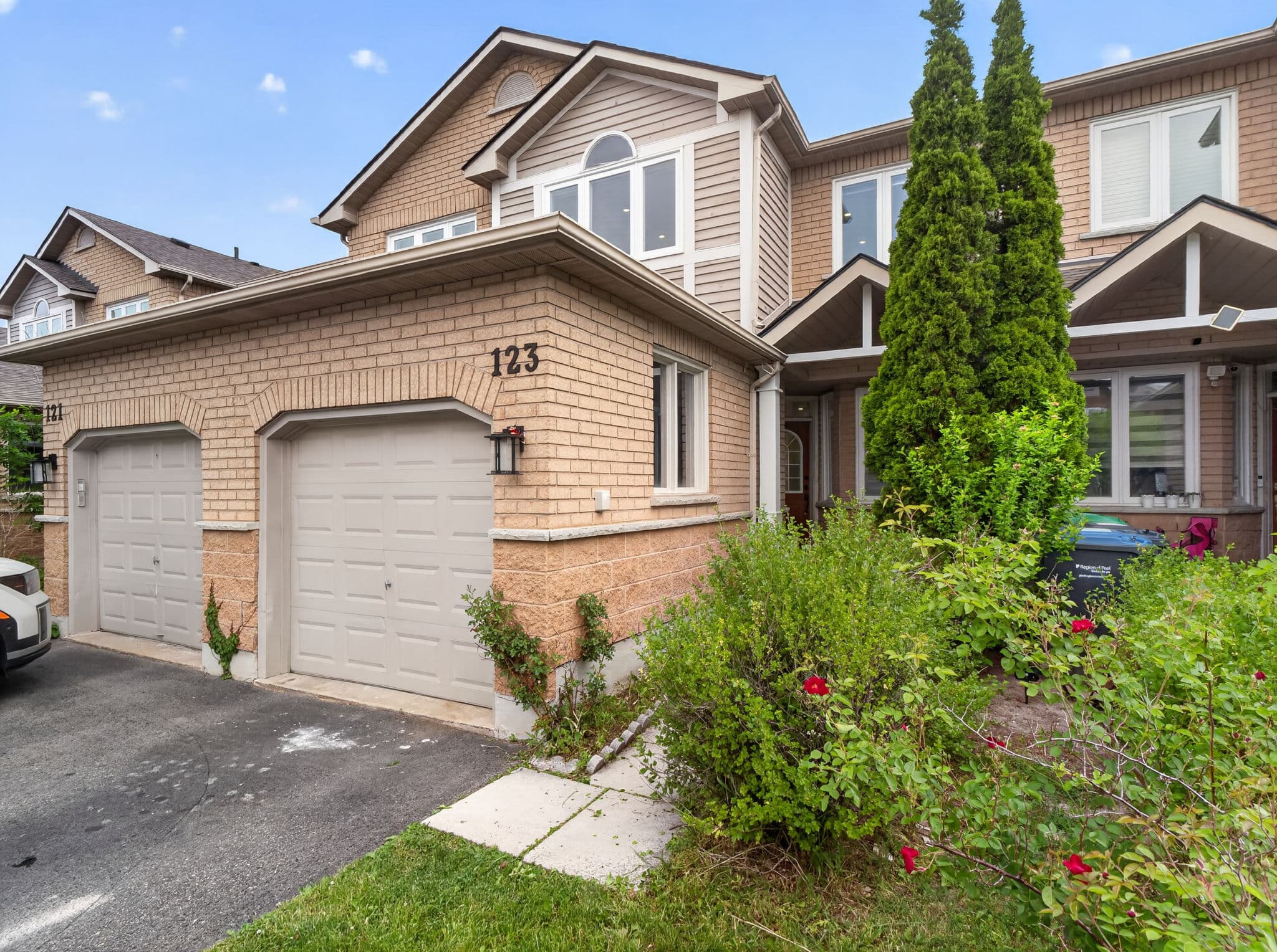 833 Scollard Ct Unit 123 Mississauga, ON L5V 2B4