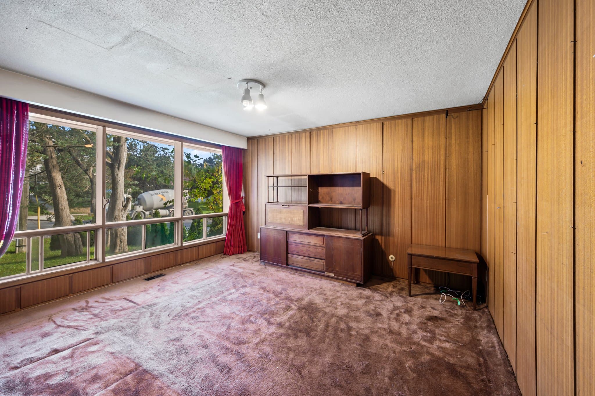 84 Bannatyne Dr Toronto, ON M2L 2P3