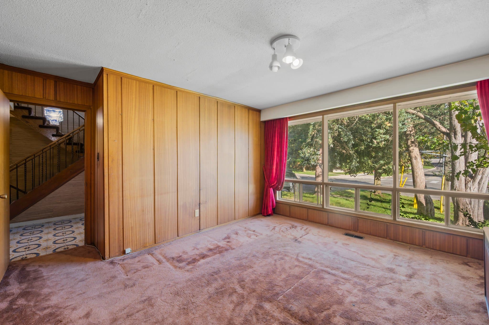 84 Bannatyne Dr Toronto, ON M2L 2P3