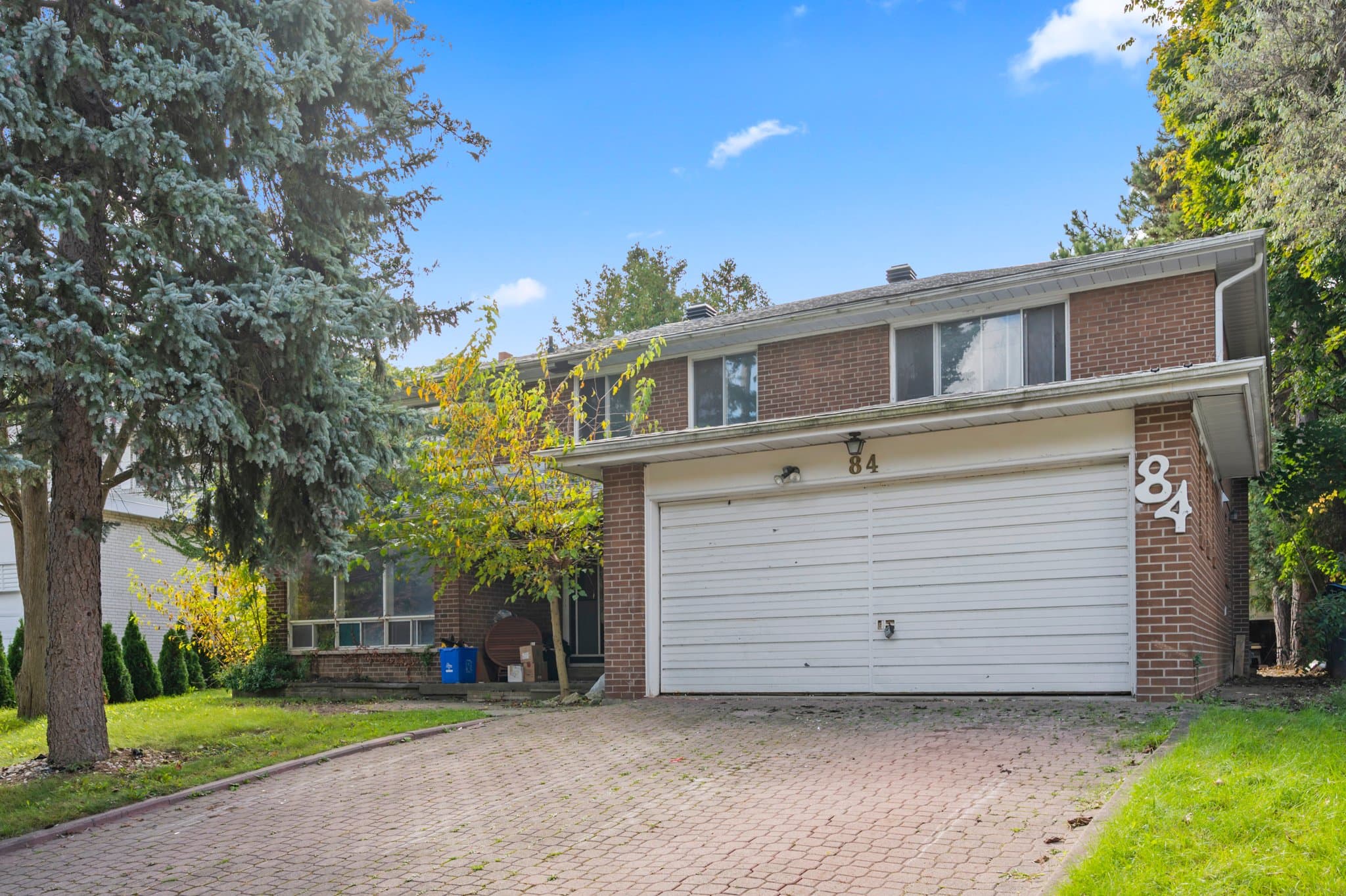 84 Bannatyne Dr Toronto, ON M2L 2P3