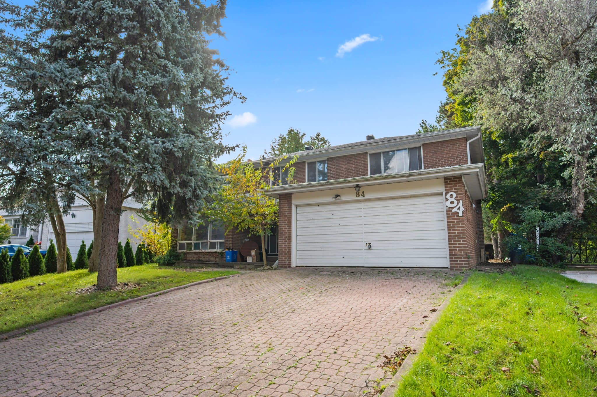 84 Bannatyne Dr Toronto, ON M2L 2P3