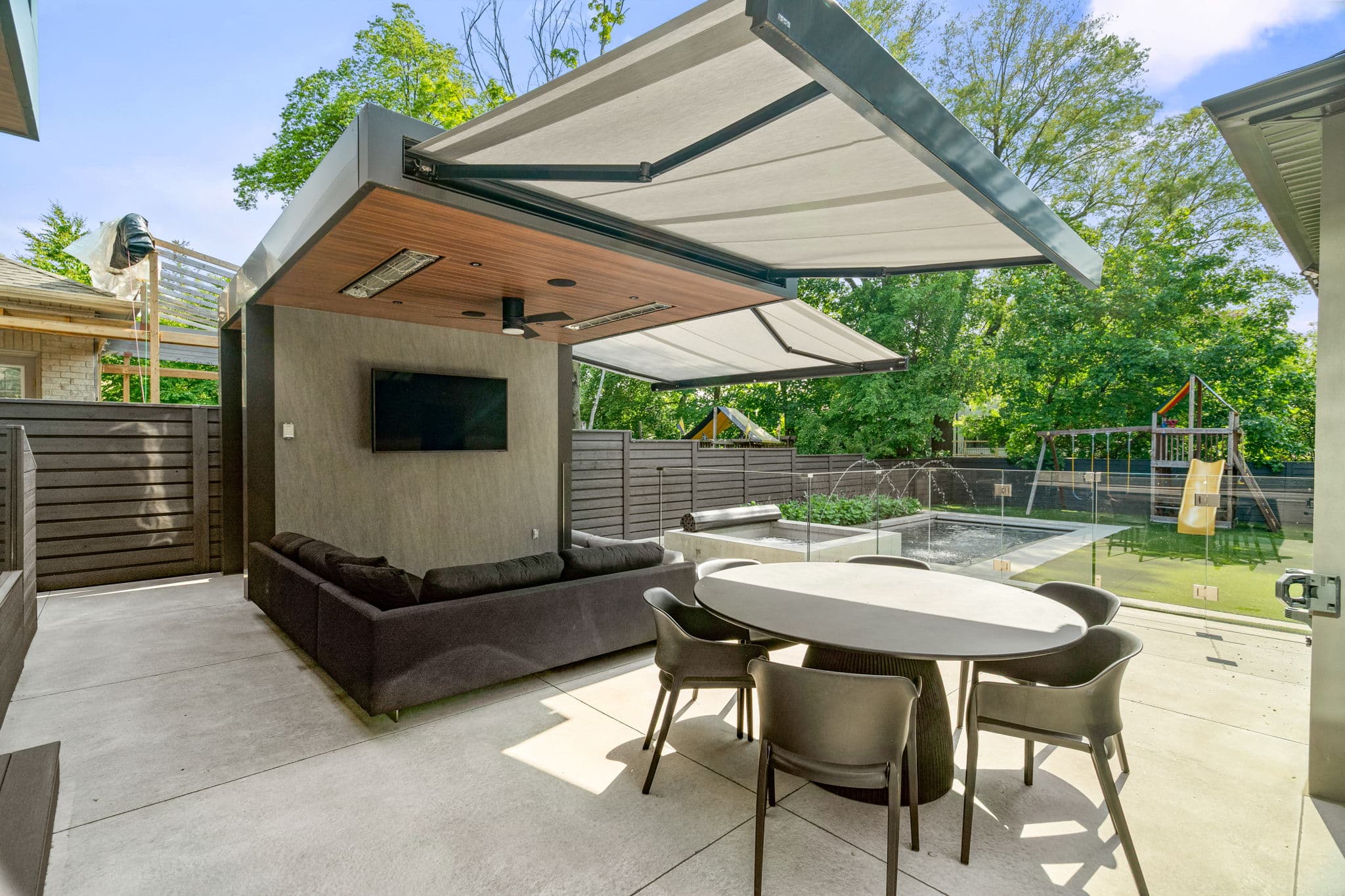 84 Brookview Dr Toronto, ON M6A 2K6