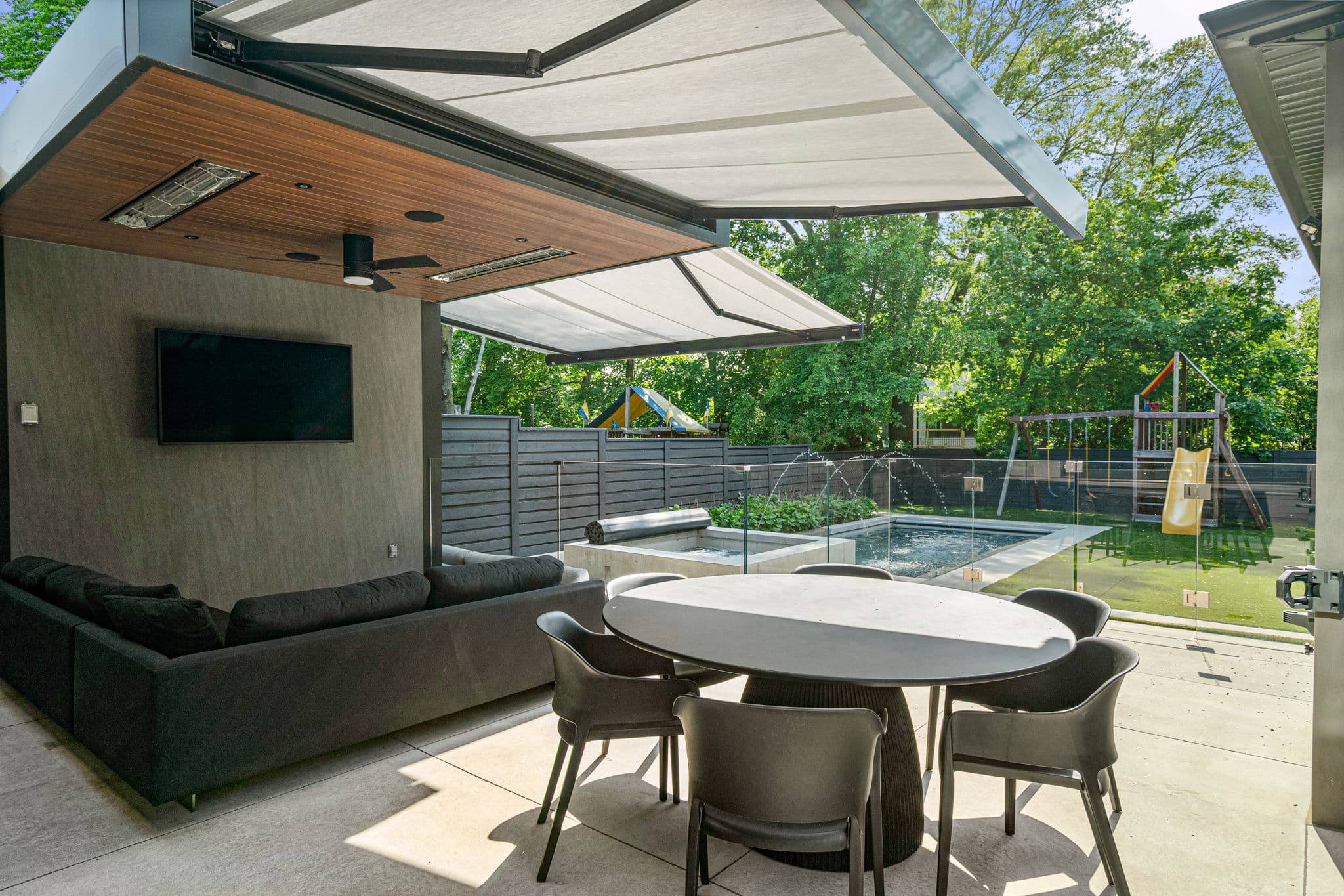 84 Brookview Dr Toronto, ON M6A 2K6