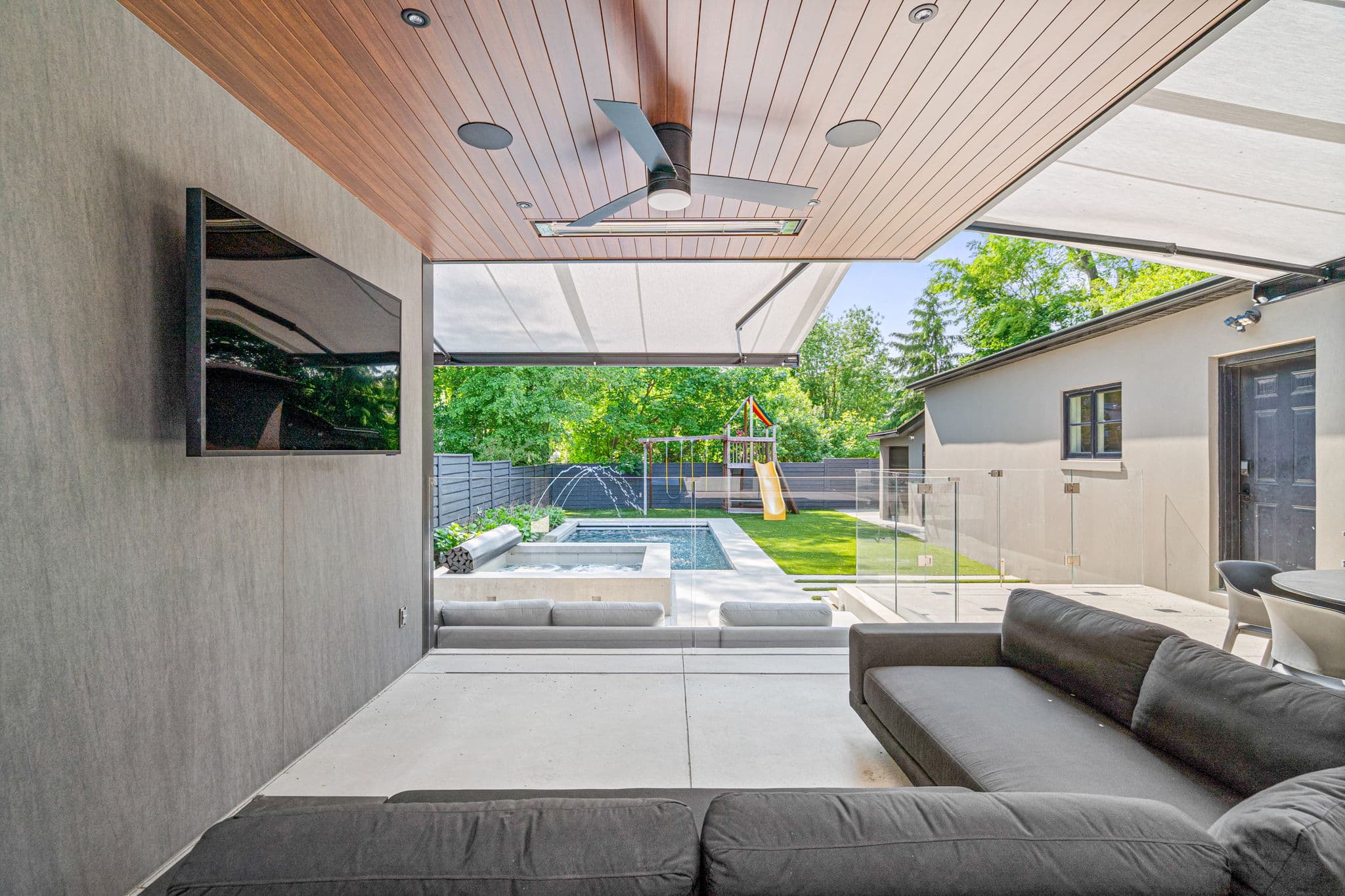84 Brookview Dr Toronto, ON M6A 2K6