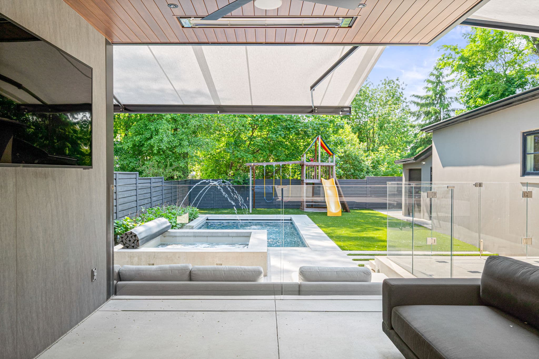 84 Brookview Dr Toronto, ON M6A 2K6
