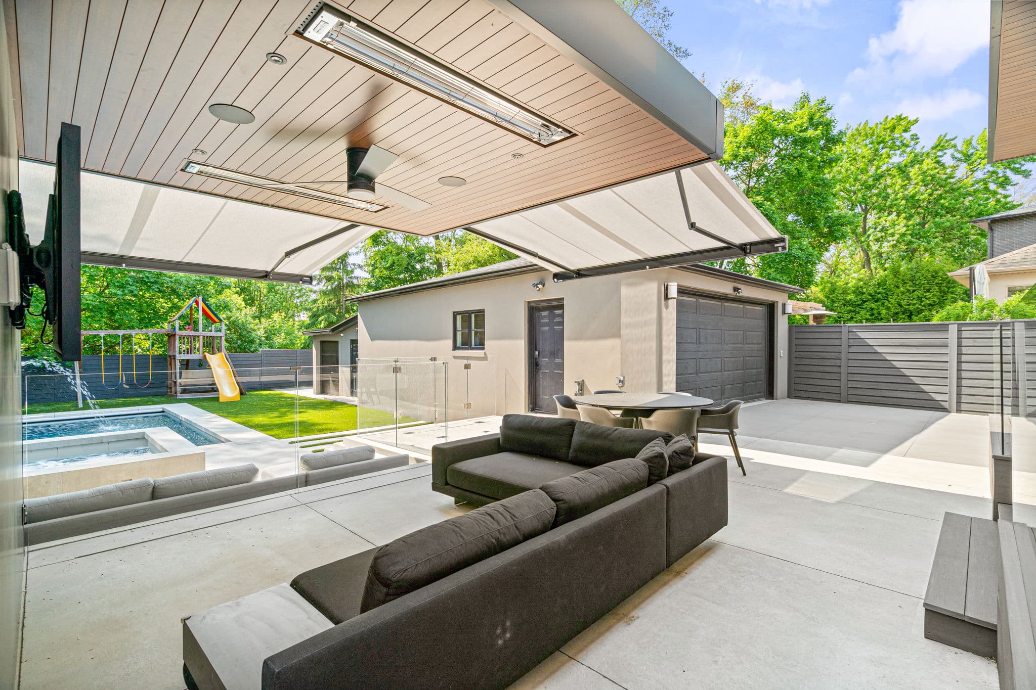 84 Brookview Dr Toronto, ON M6A 2K6