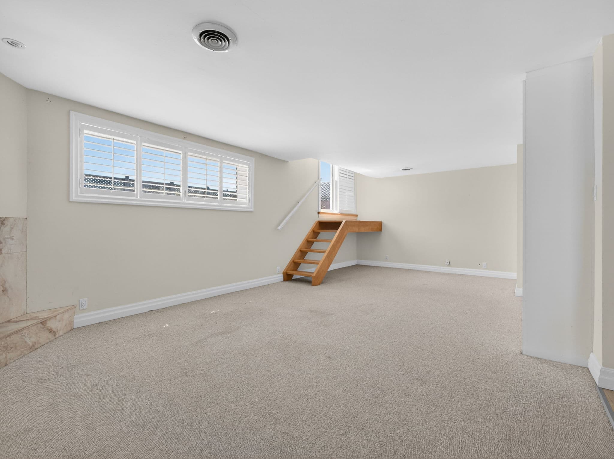 84 Reynolds St 2 Oakville, ON L6J 3K2