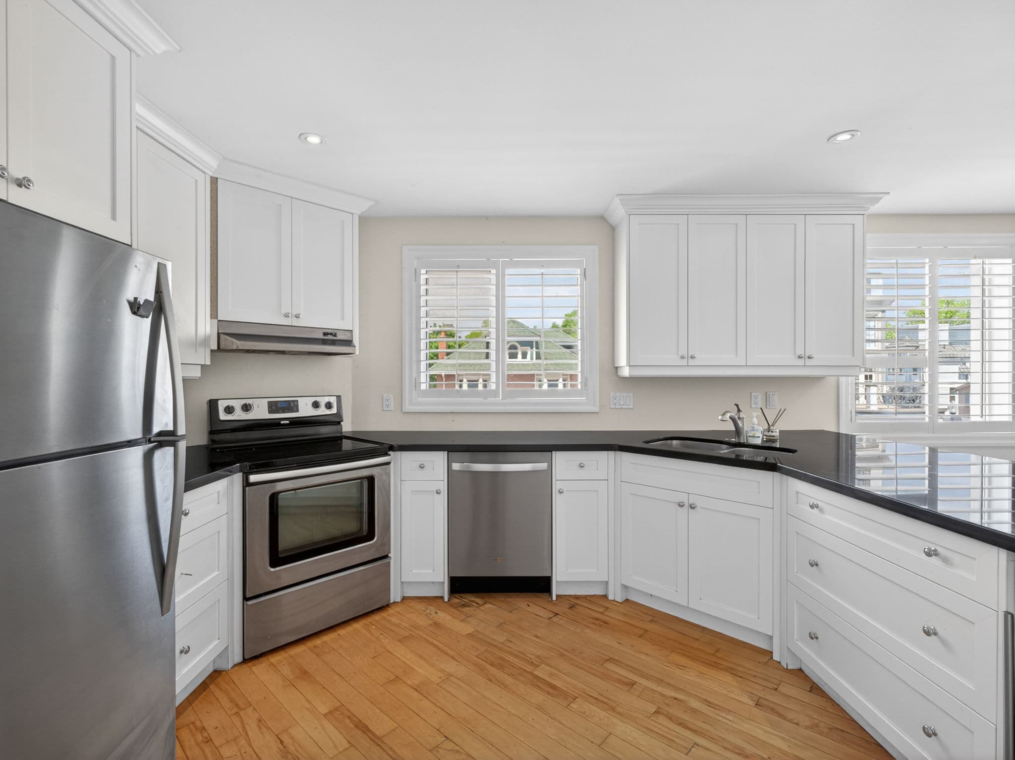 84 Reynolds St 2 Oakville, ON L6J 3K2