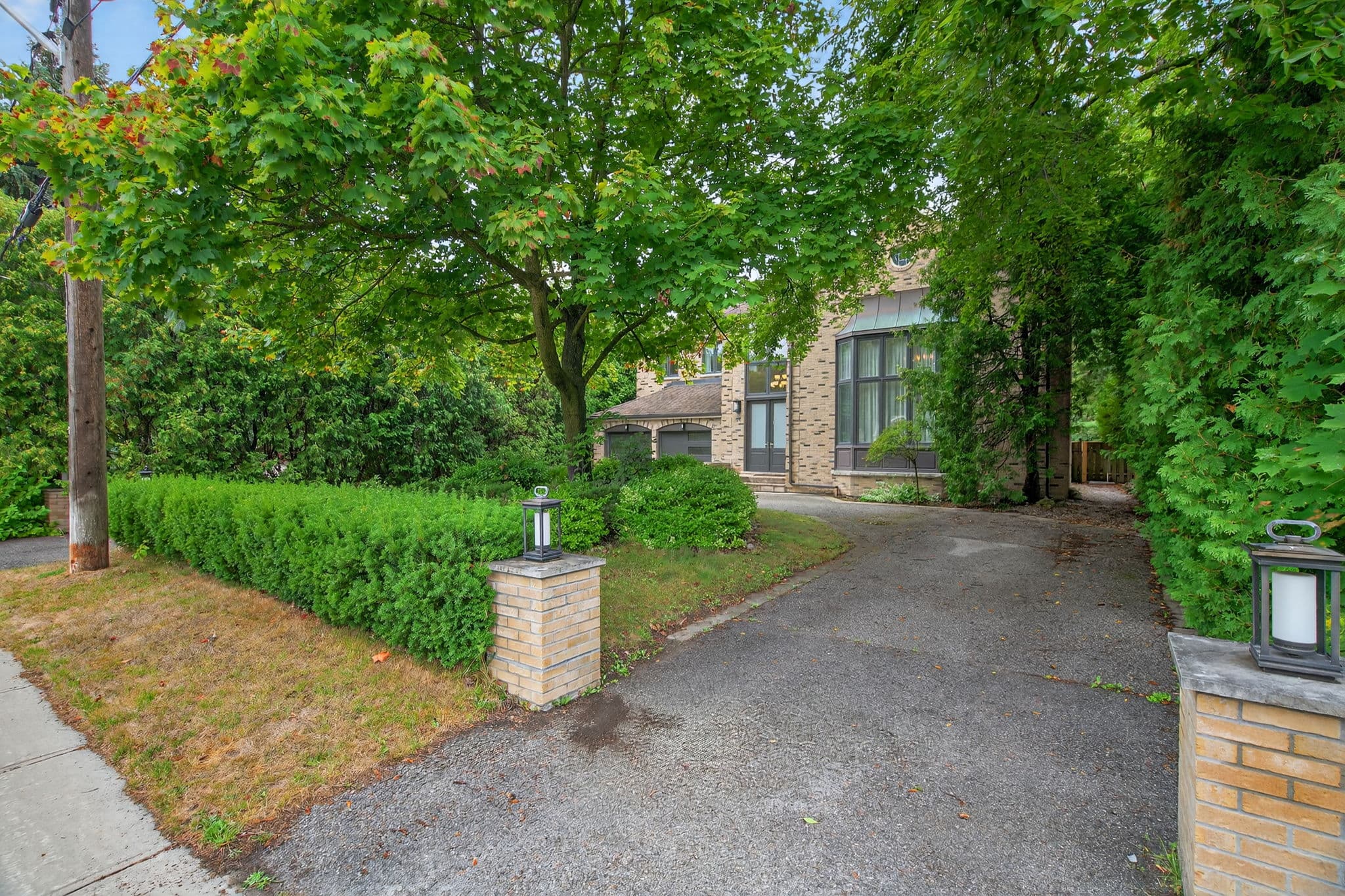 84 Truman Rd Toronto, ON M2L 2L6
