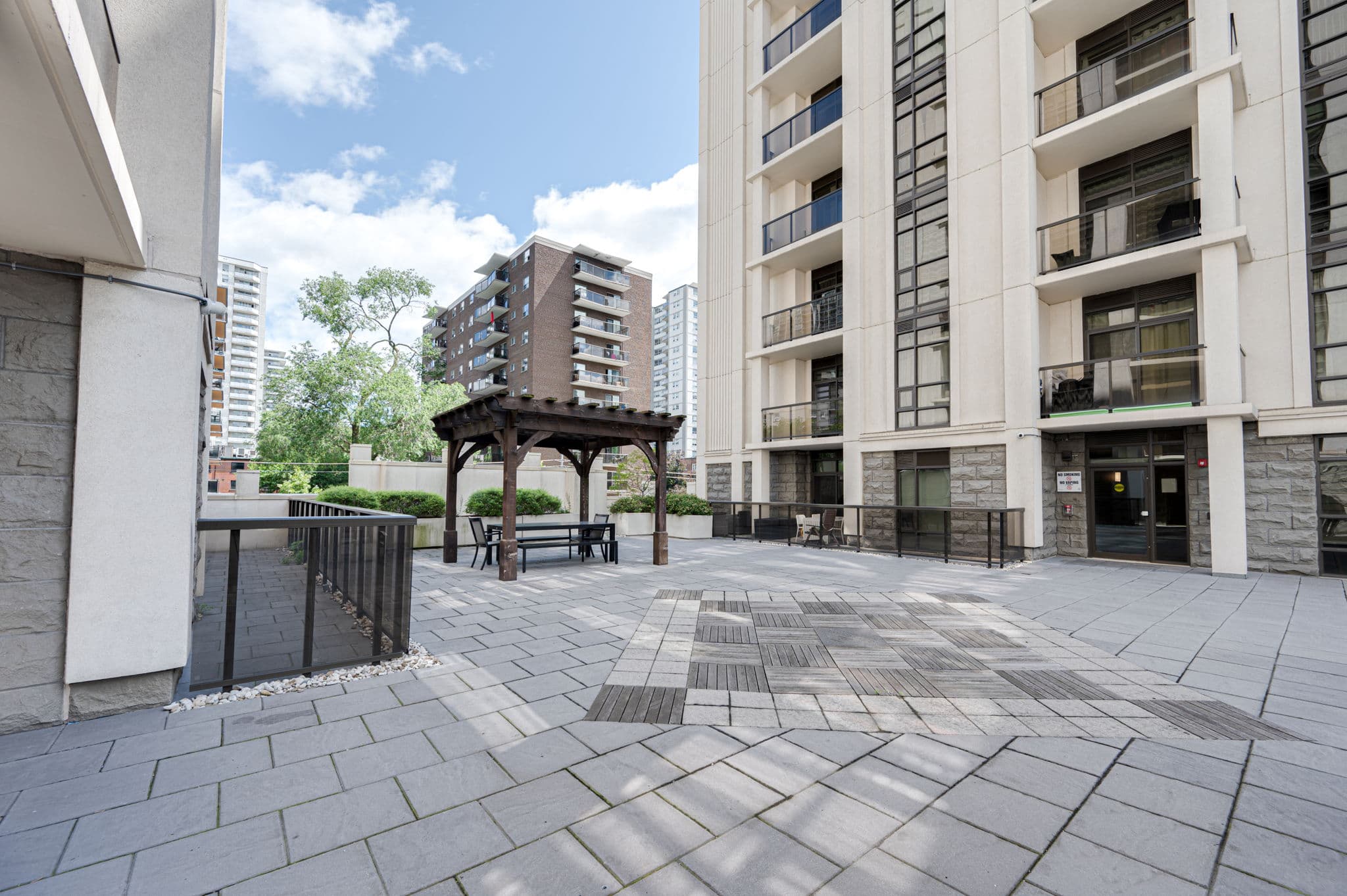 85 Robinson St Unit 803 Hamilton, ON L8P 0B9