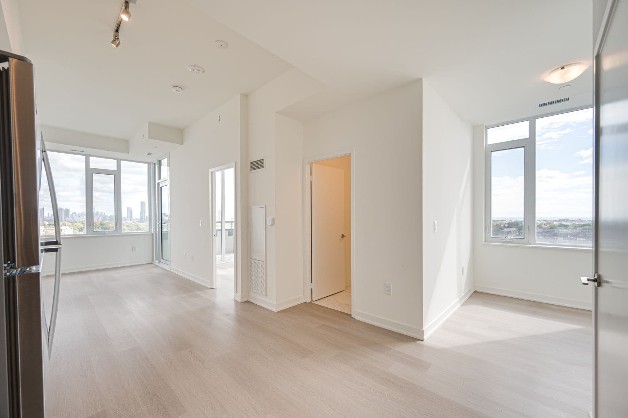 859 The Queensway Unit 802 Toronto, ON M8Z 1N8