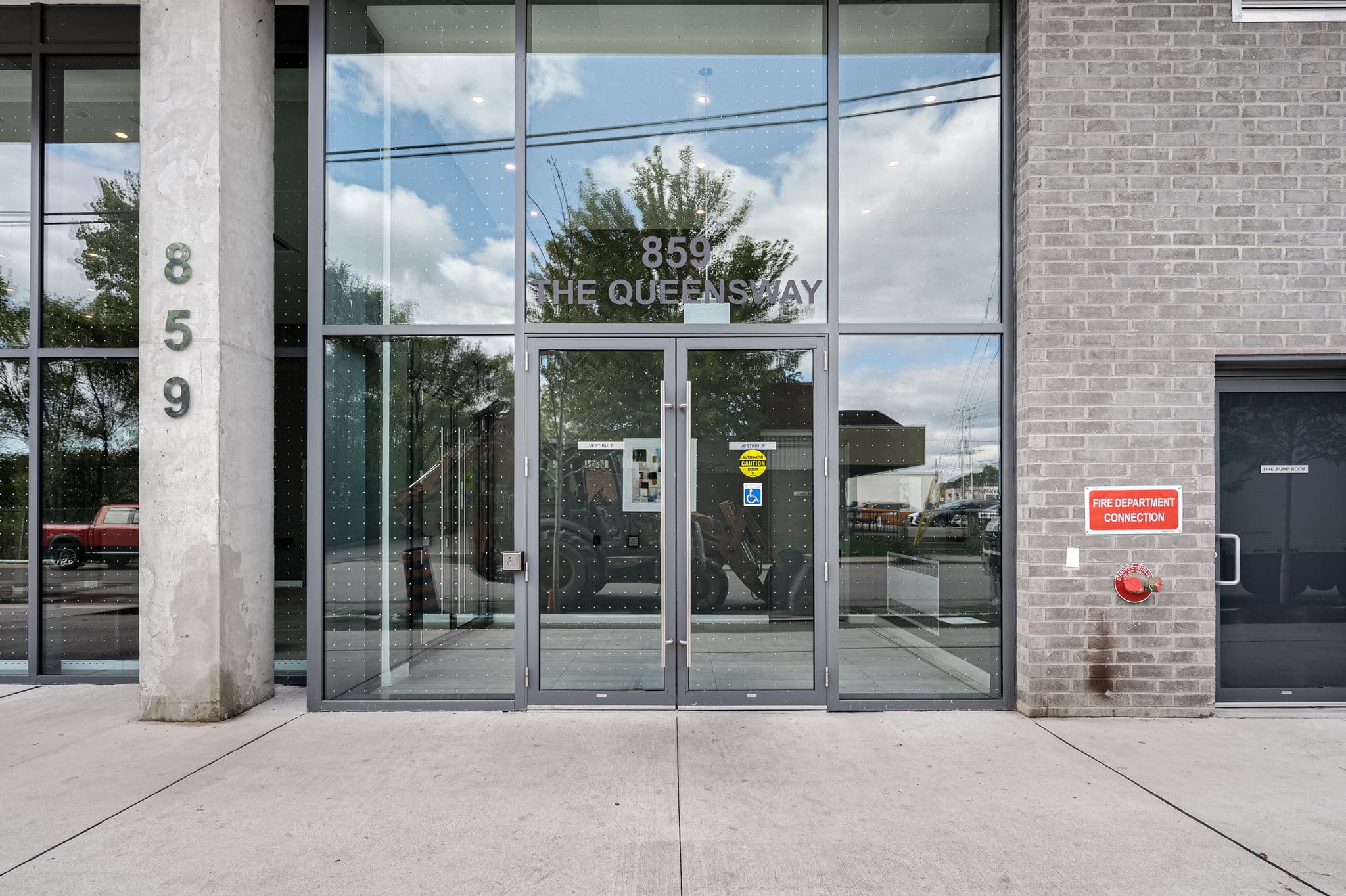 859 The Queensway Unit 802 Toronto, ON M8Z 1N8