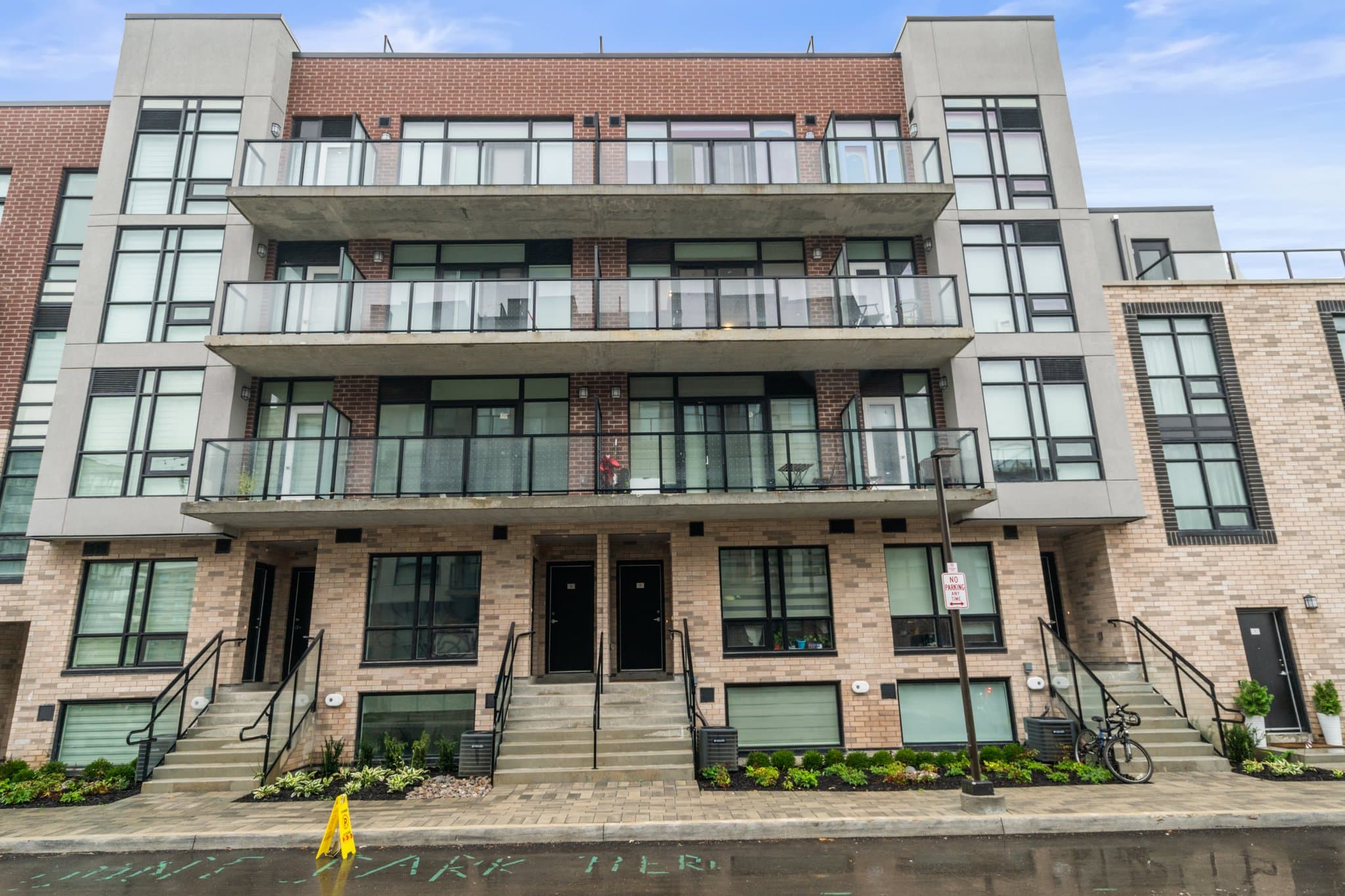 861 Sheppard Ave W Unit 5 Toronto, ON M3H 0E9