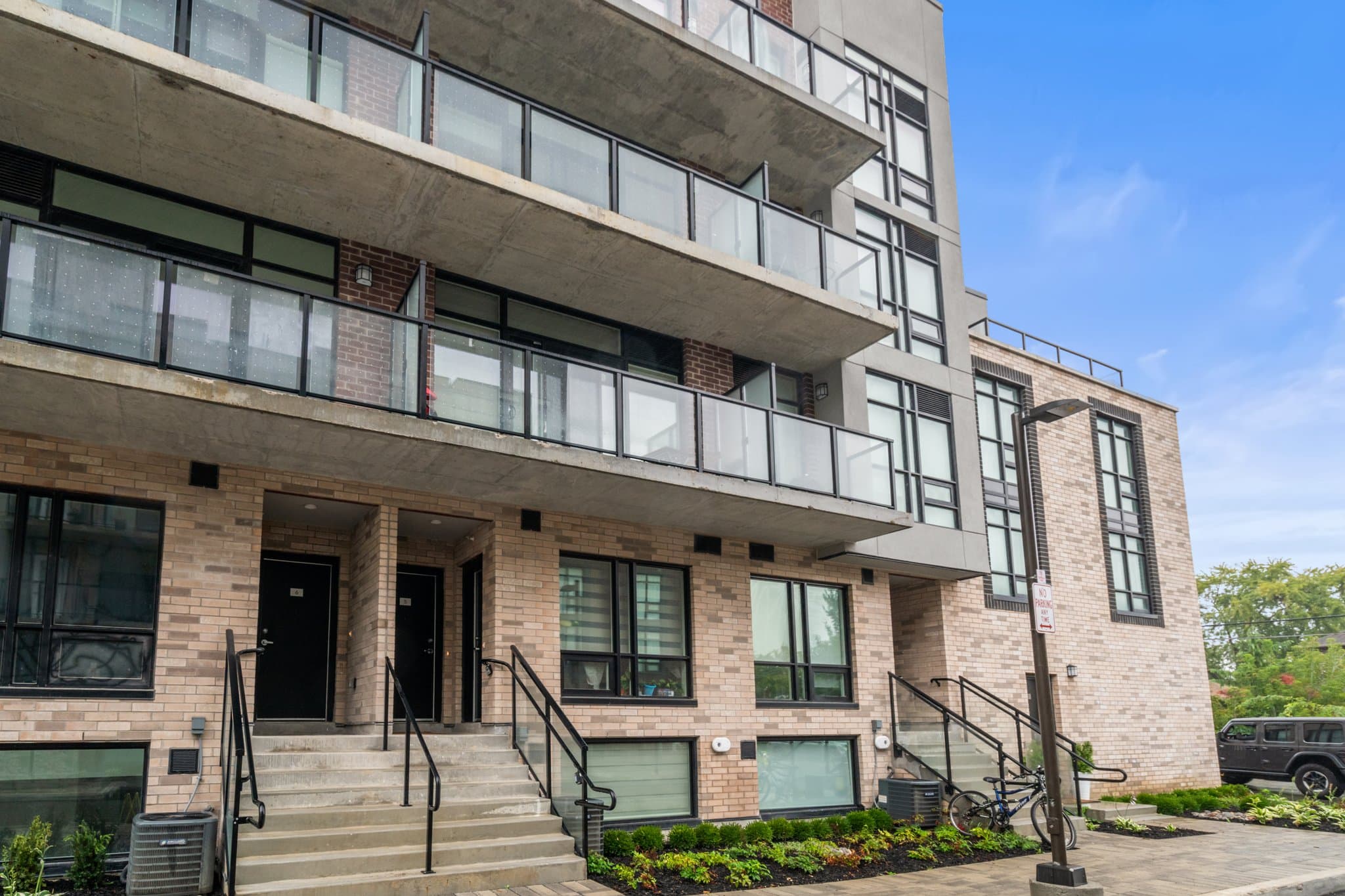 861 Sheppard Ave W Unit 5 Toronto, ON M3H 0E9