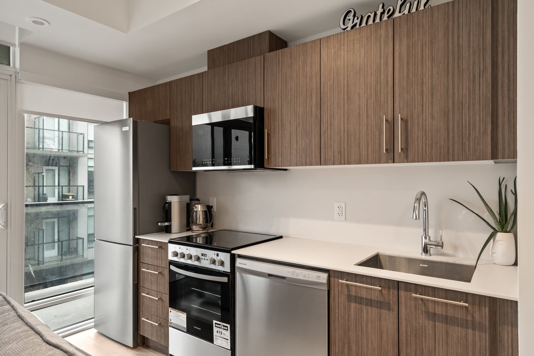 861 Sheppard Ave W Unit 5 Toronto, ON M3H 0E9