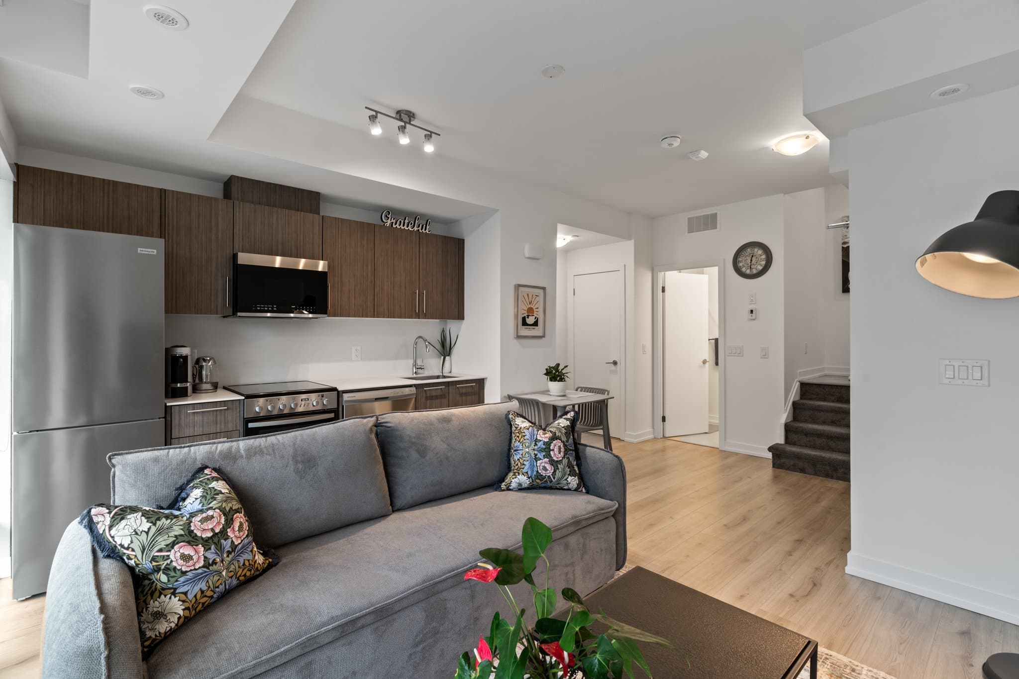 861 Sheppard Ave W Unit 5 Toronto, ON M3H 0E9