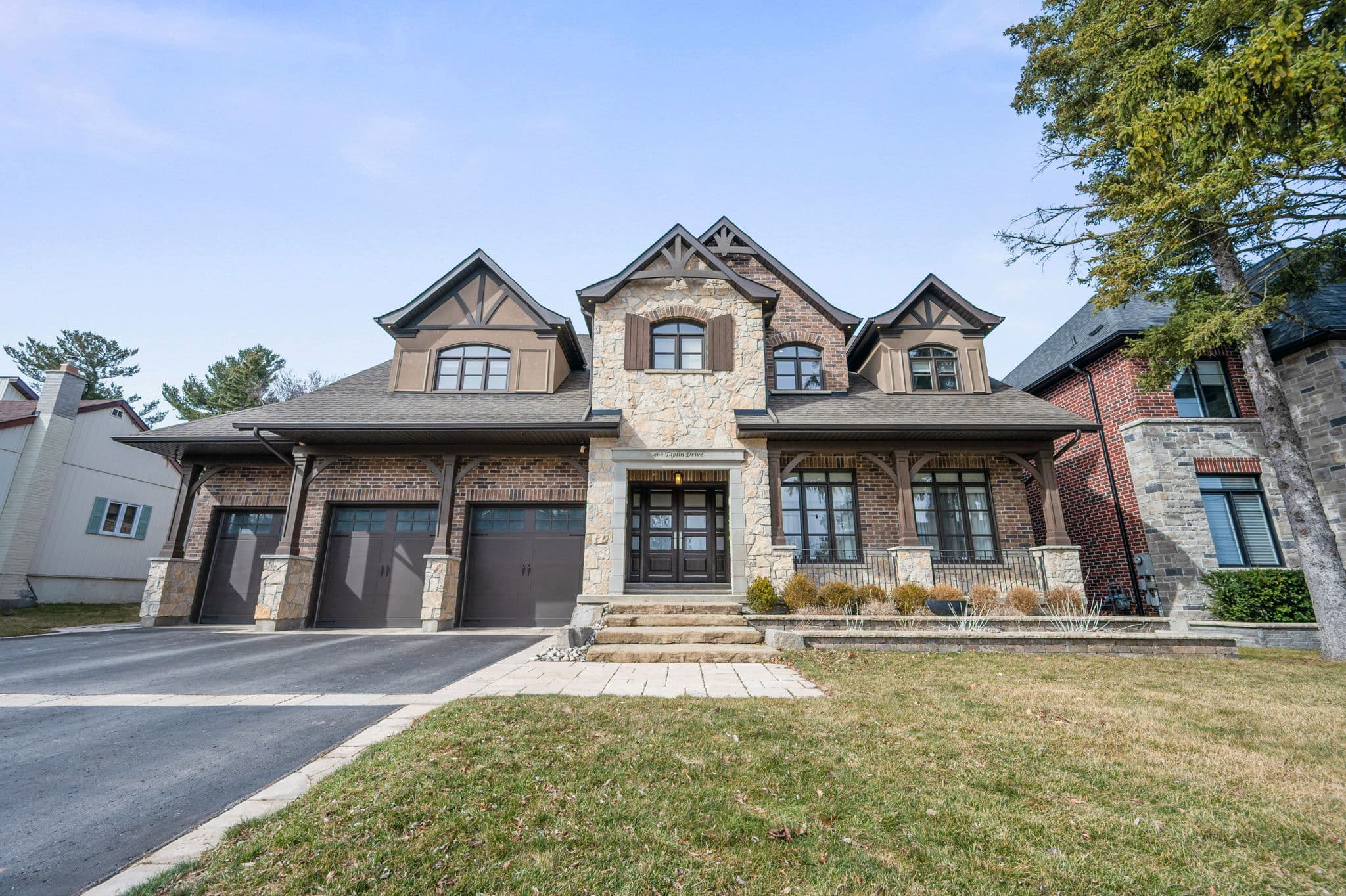 866 Taplin Dr Pickering, ON L1V 1H3
