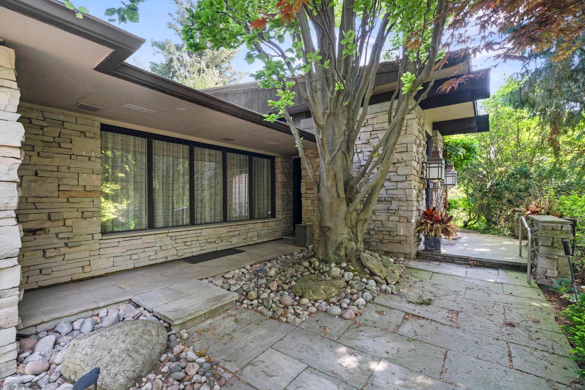 88 Bayview Ridge Toronto, ON M2L 1E6