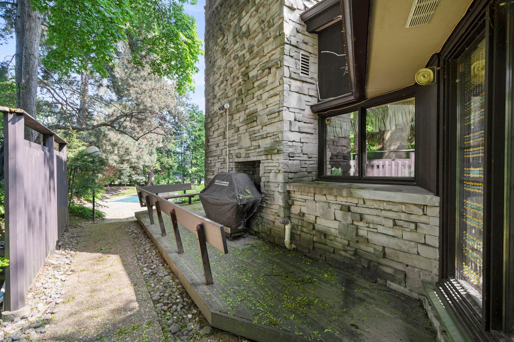88 Bayview Ridge Toronto, ON M2L 1E6