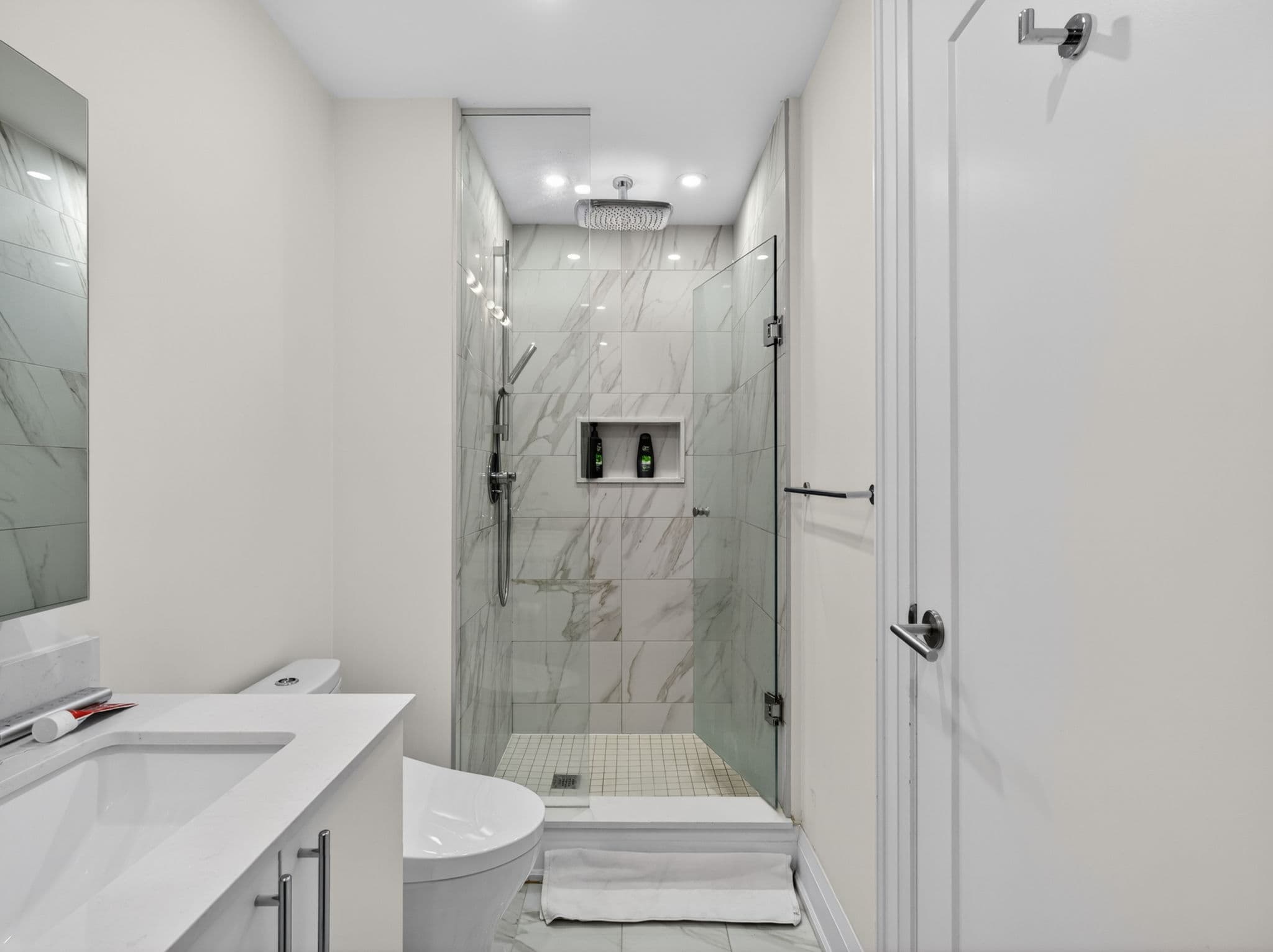 88 Cumberland St Unit 2104 Toronto, ON M5R 0C8