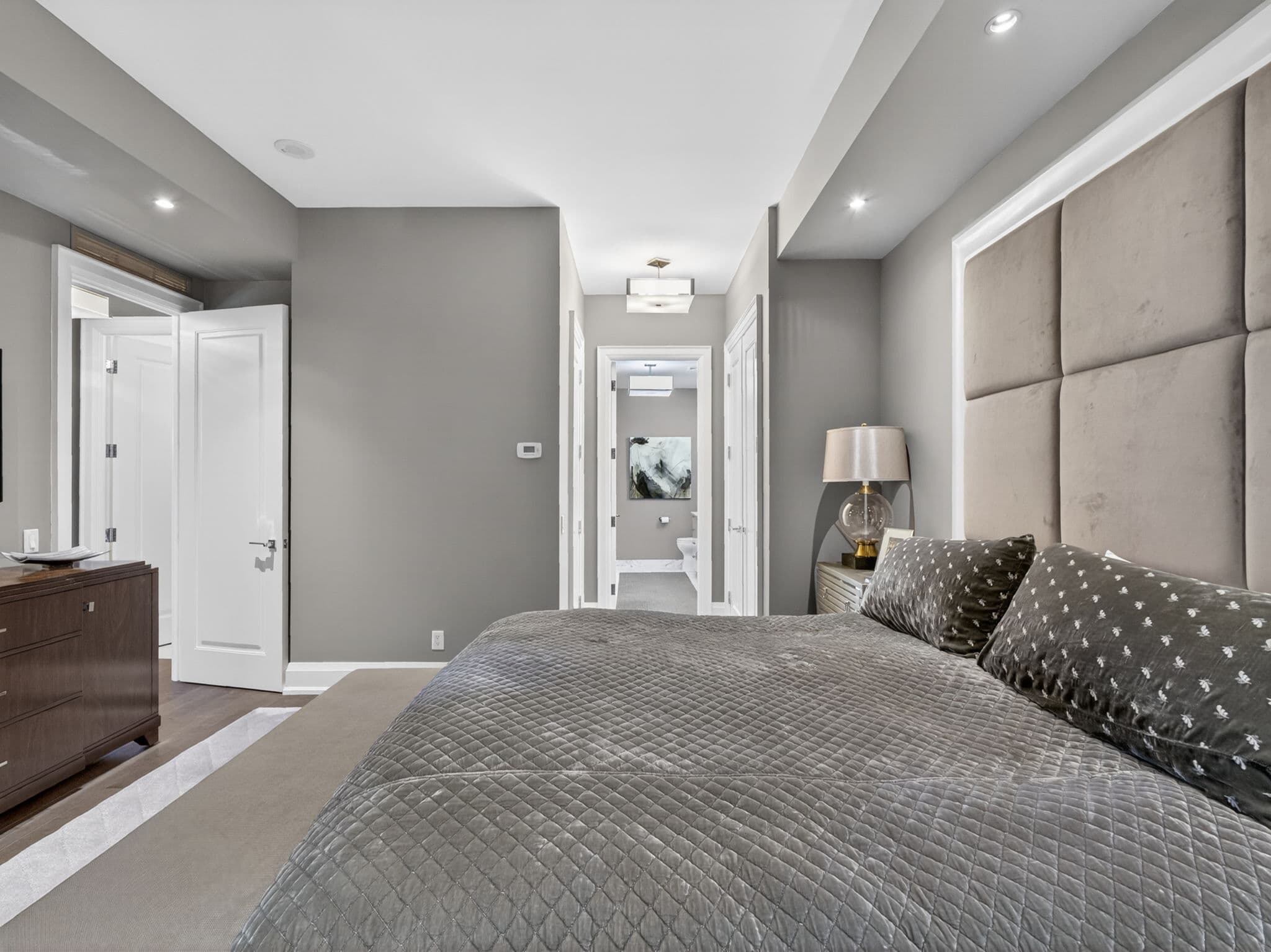 88 Davenport Rd Unit 1202 Toronto, ON M5R 0A5