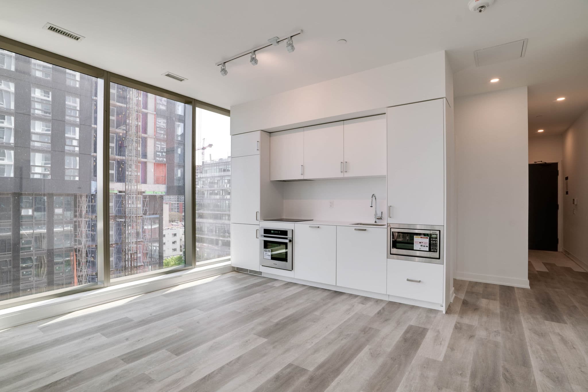 88 Queen St E Unit 702 Toronto, ON M5C 0B6