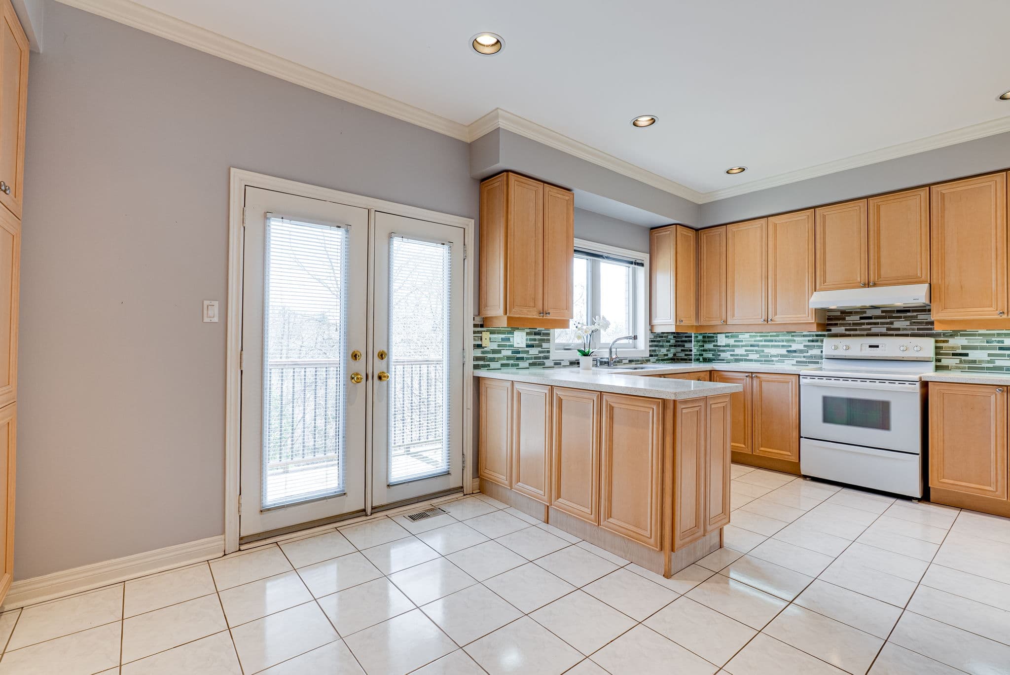 8909 Bathurst St Townhouse 9 Richmond Hill, ON L4C 0H4