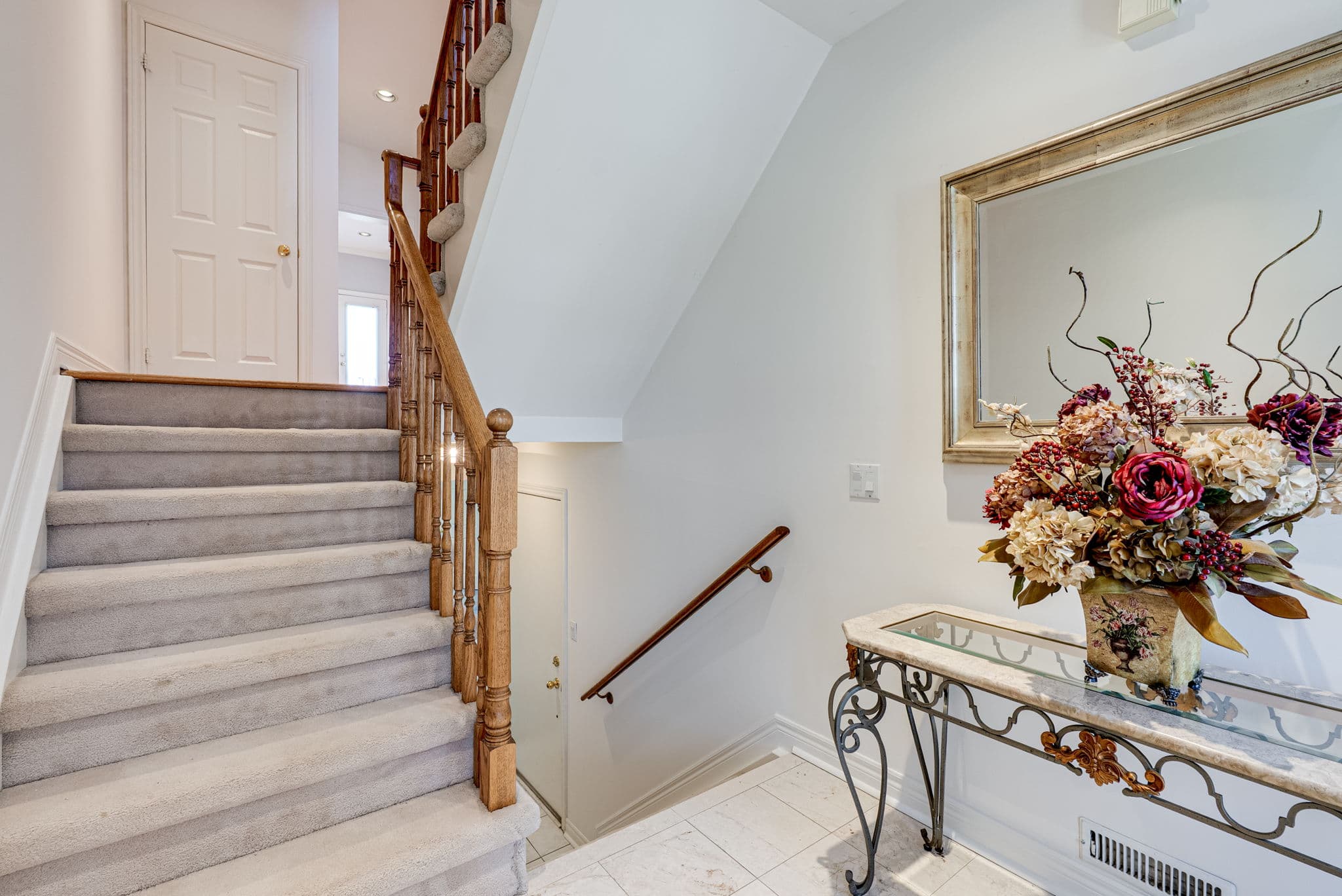 8909 Bathurst St Townhouse 9 Richmond Hill, ON L4C 0H4