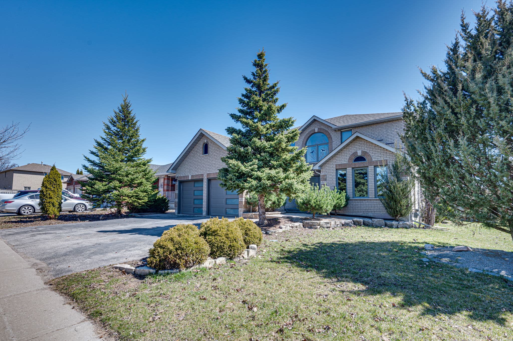 9 Carley Crescent Barrie, ON L4N 0M9