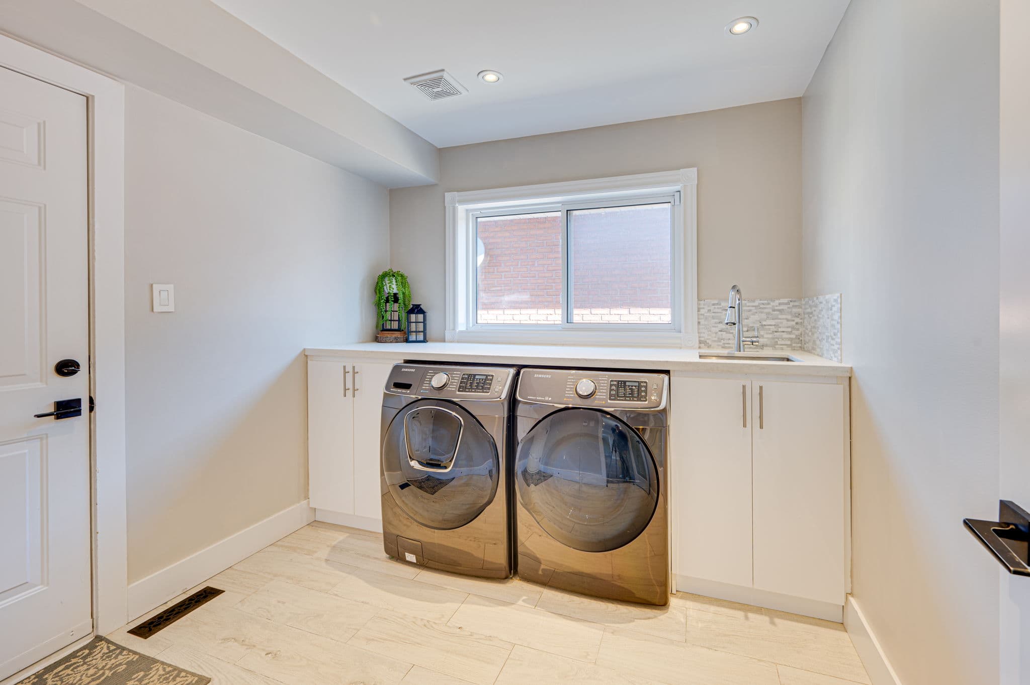9 Carley Crescent Barrie, ON L4N 0M9