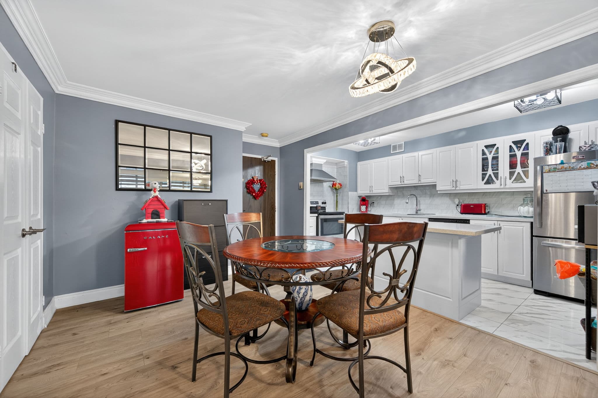 9 Four Winds Dr Toronto, ON M3J 2S8