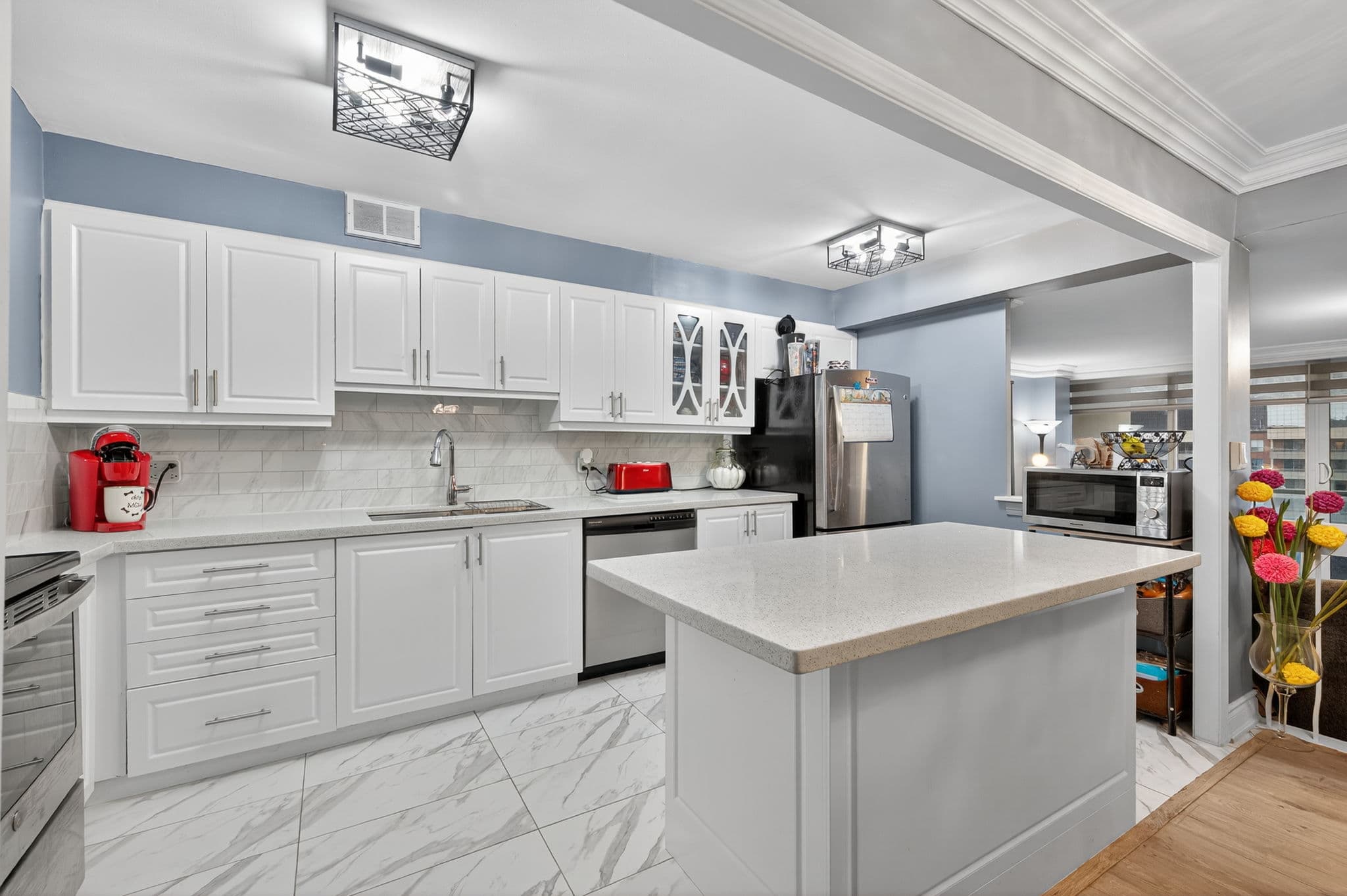 9 Four Winds Dr Toronto, ON M3J 2S8