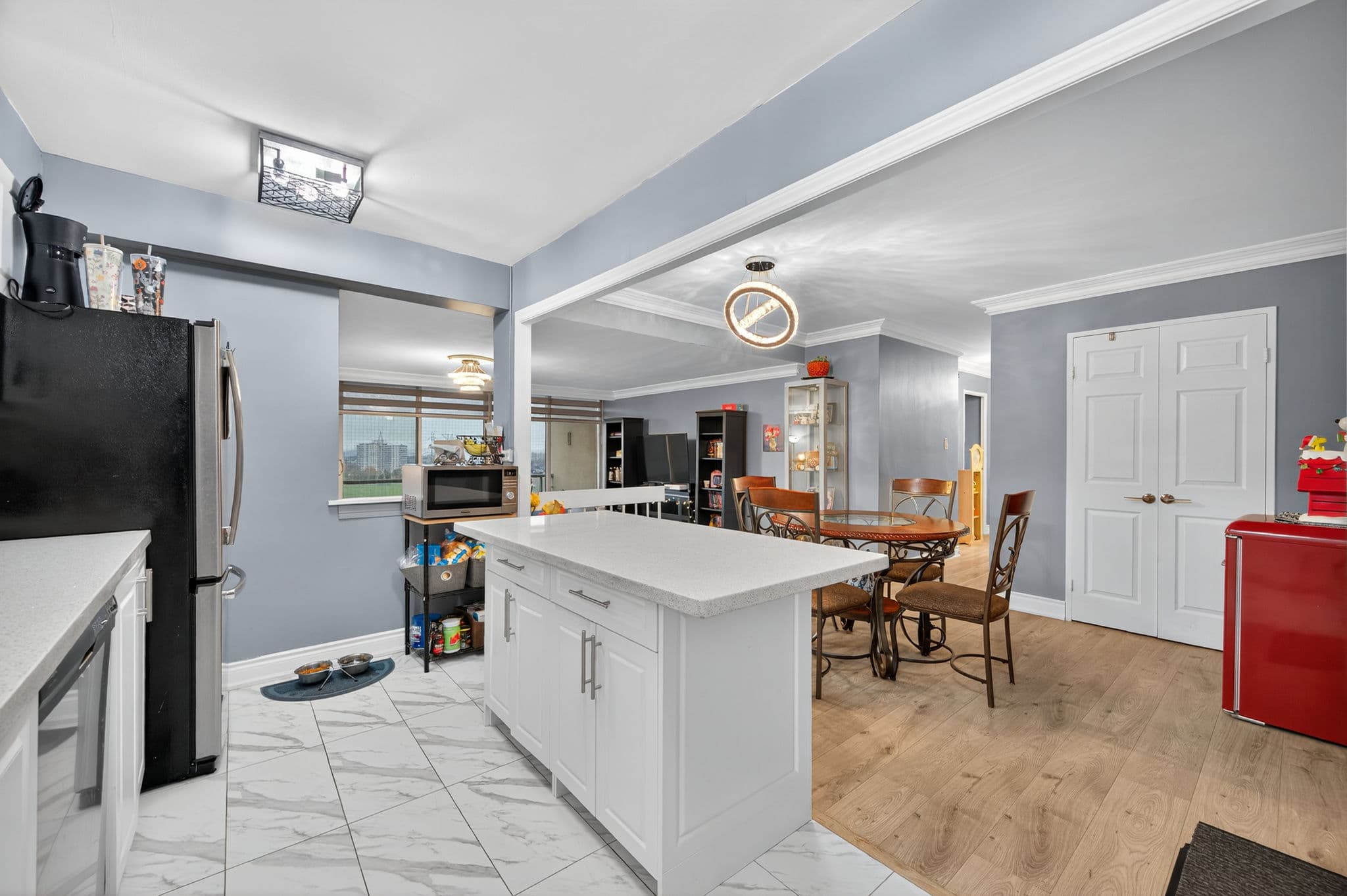 9 Four Winds Dr Toronto, ON M3J 2S8