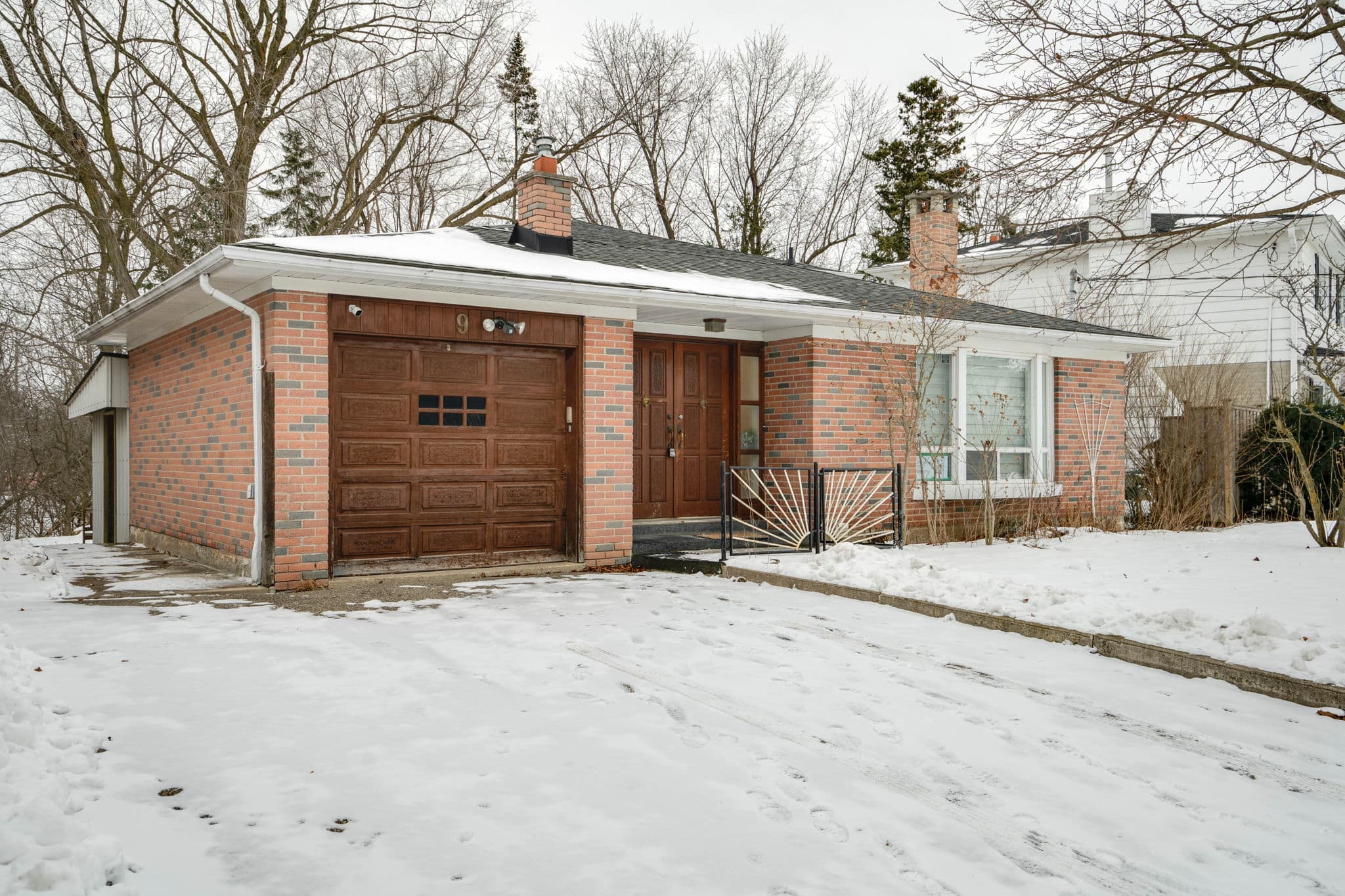 9 Metcalfe Ct Halton Hills, ON L7G 4N6