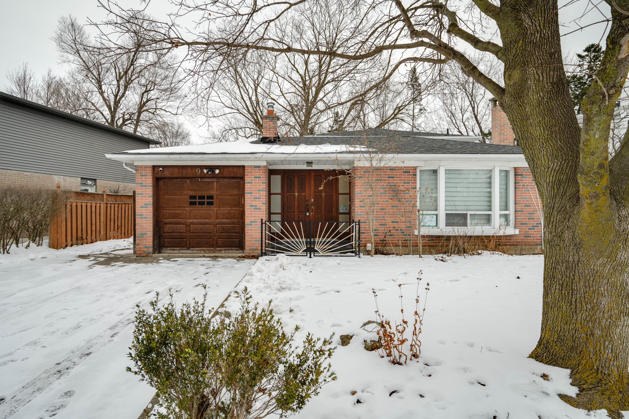 9 Metcalfe Ct Halton Hills, ON L7G 4N6