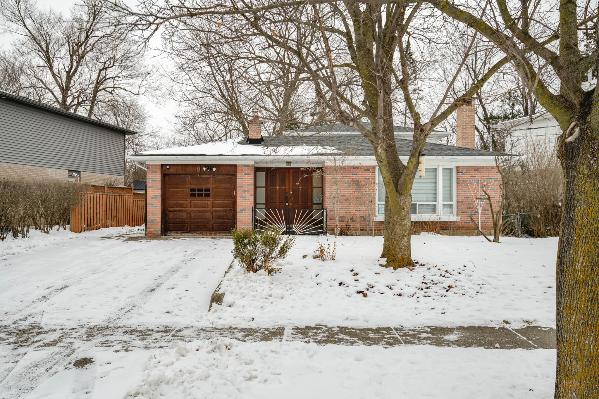 9 Metcalfe Ct Halton Hills, ON L7G 4N6
