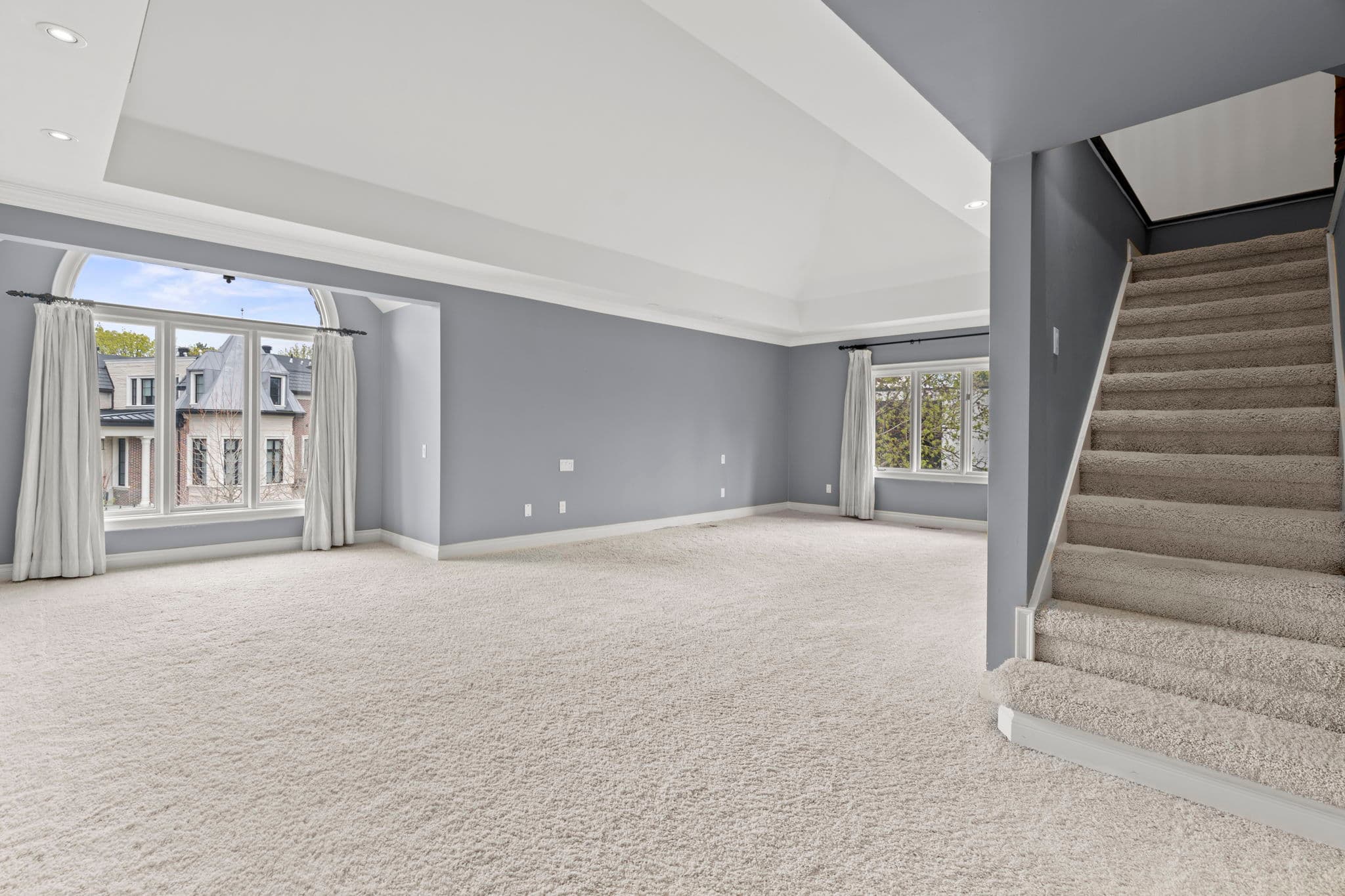 9 Montressor Dr Toronto, ON M2P 1Y9