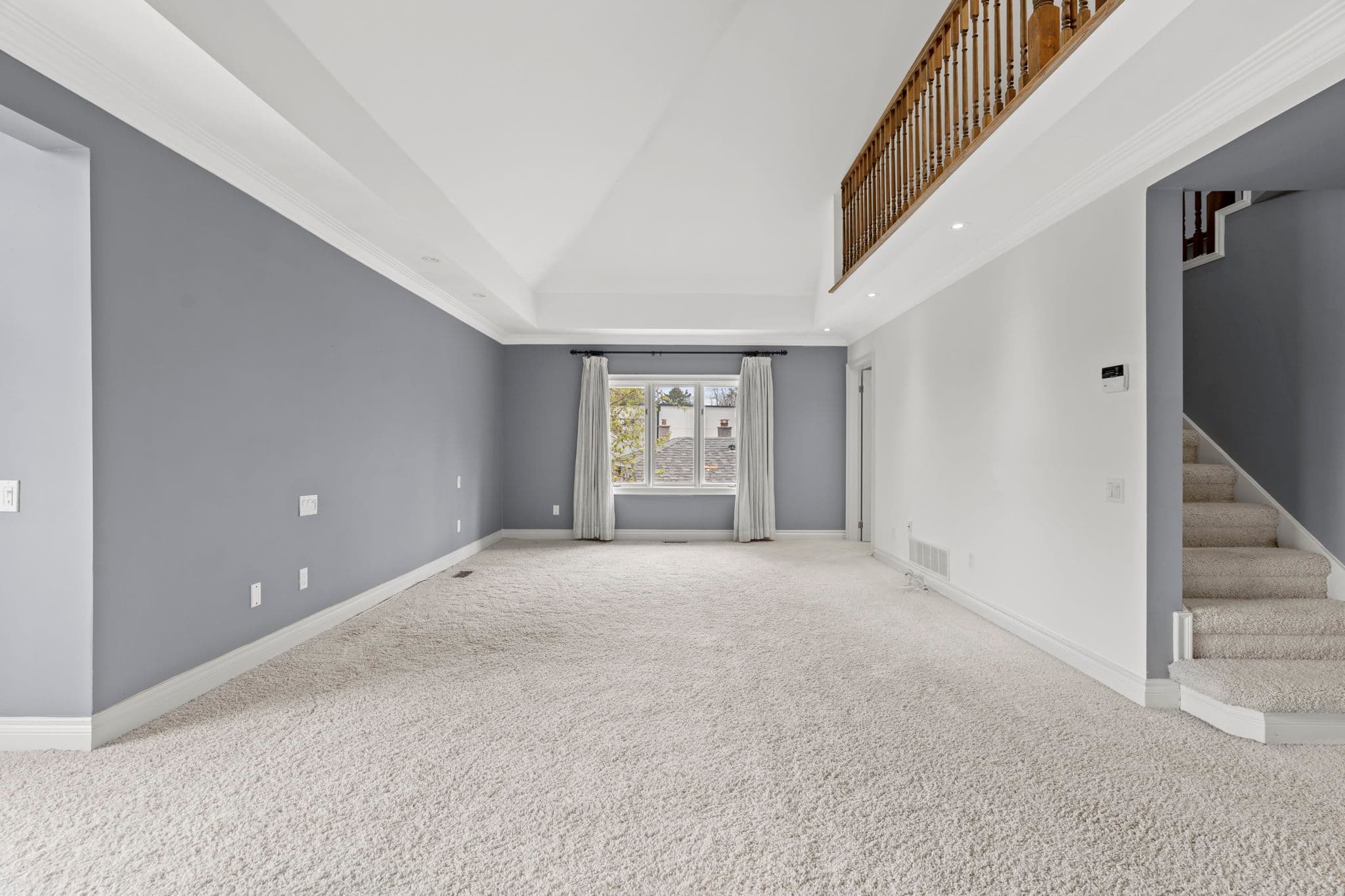 9 Montressor Dr Toronto, ON M2P 1Y9