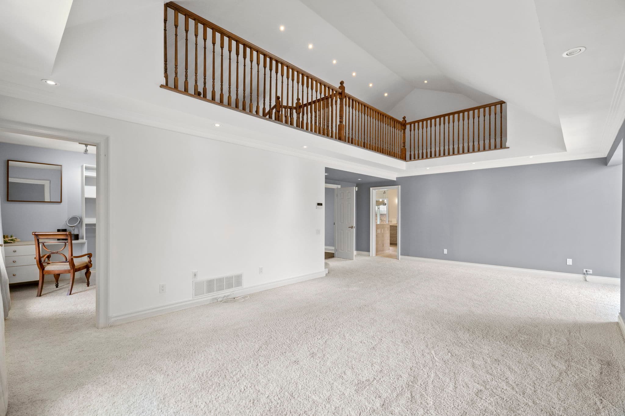 9 Montressor Dr Toronto, ON M2P 1Y9