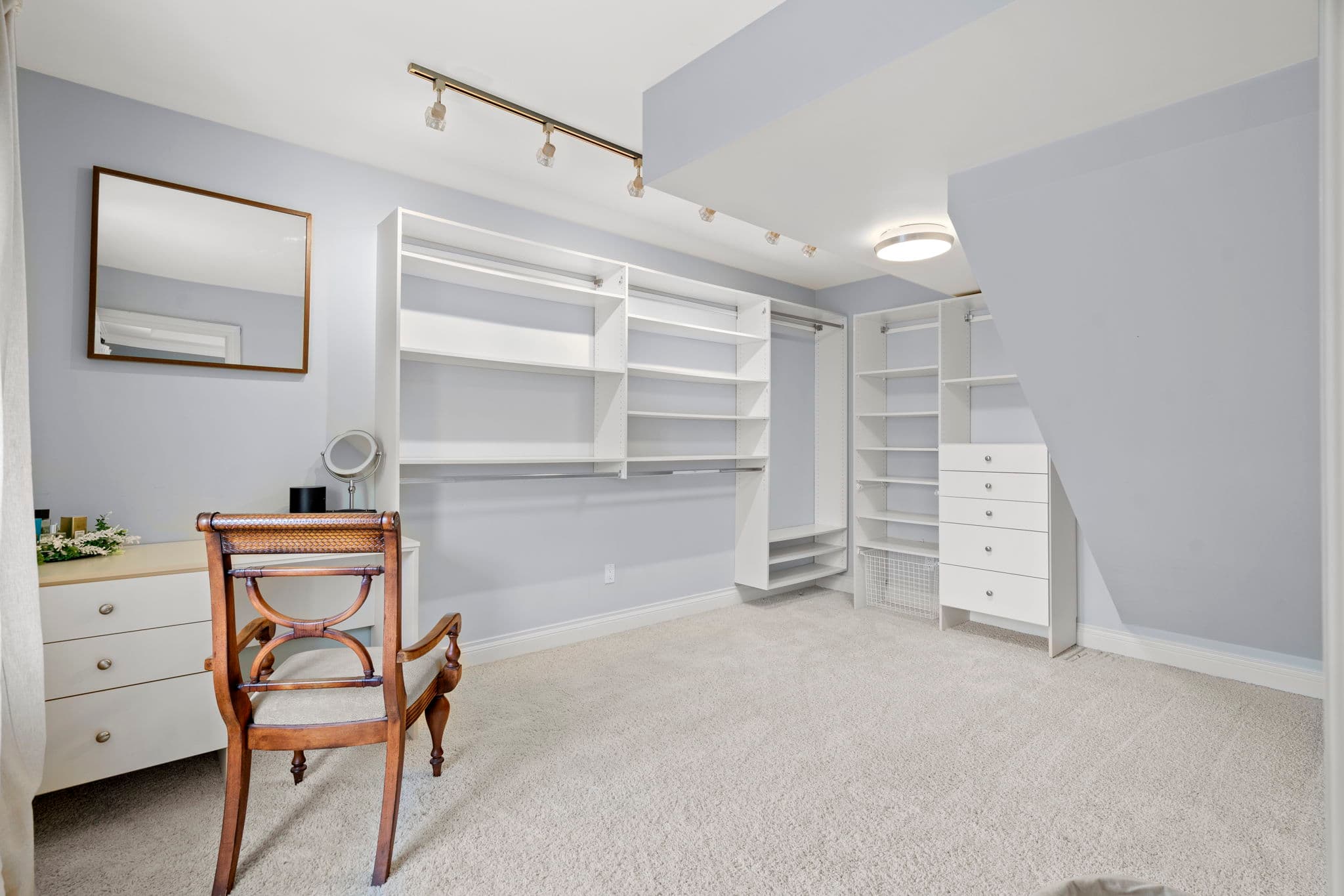 9 Montressor Dr Toronto, ON M2P 1Y9