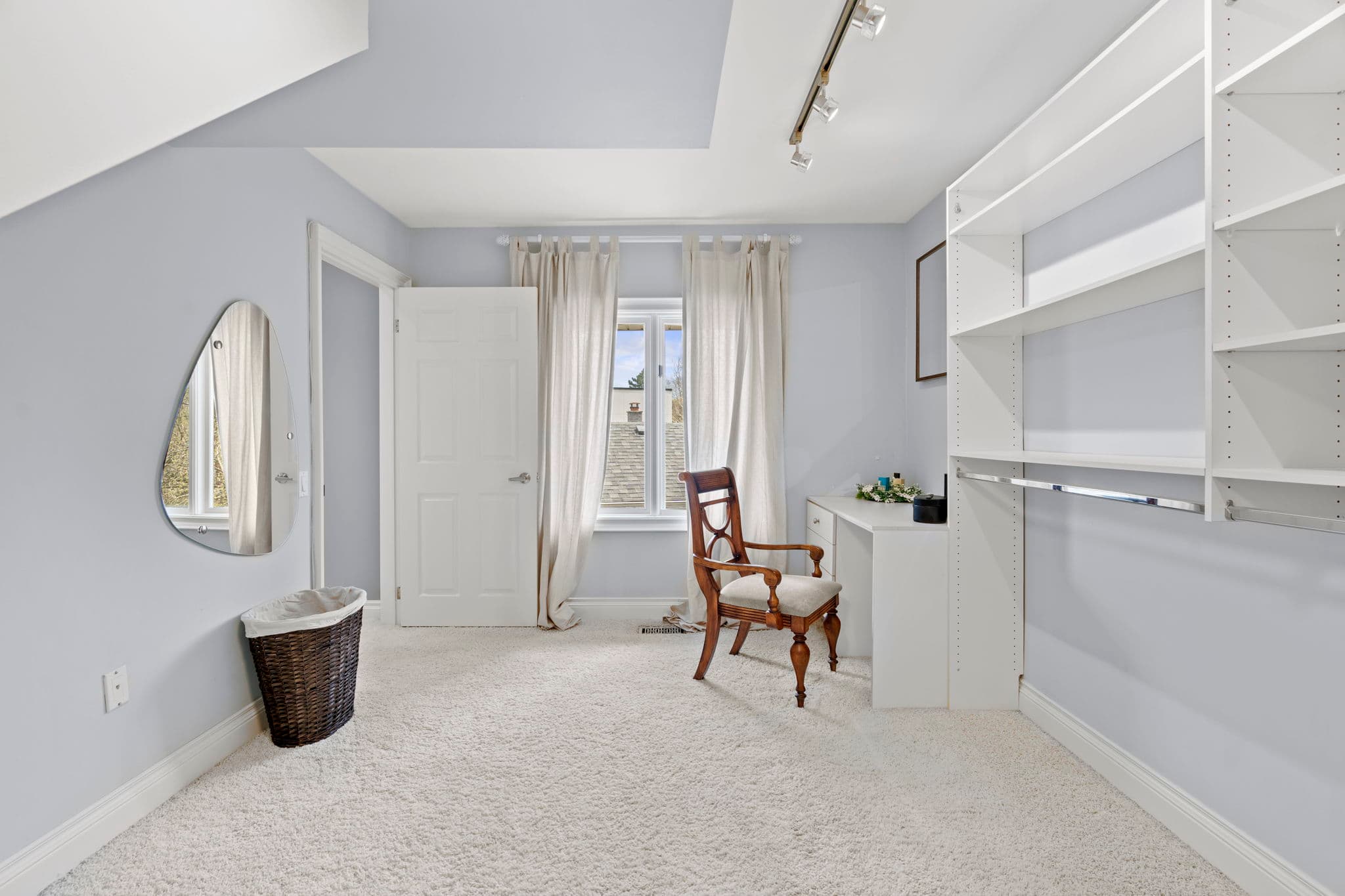 9 Montressor Dr Toronto, ON M2P 1Y9