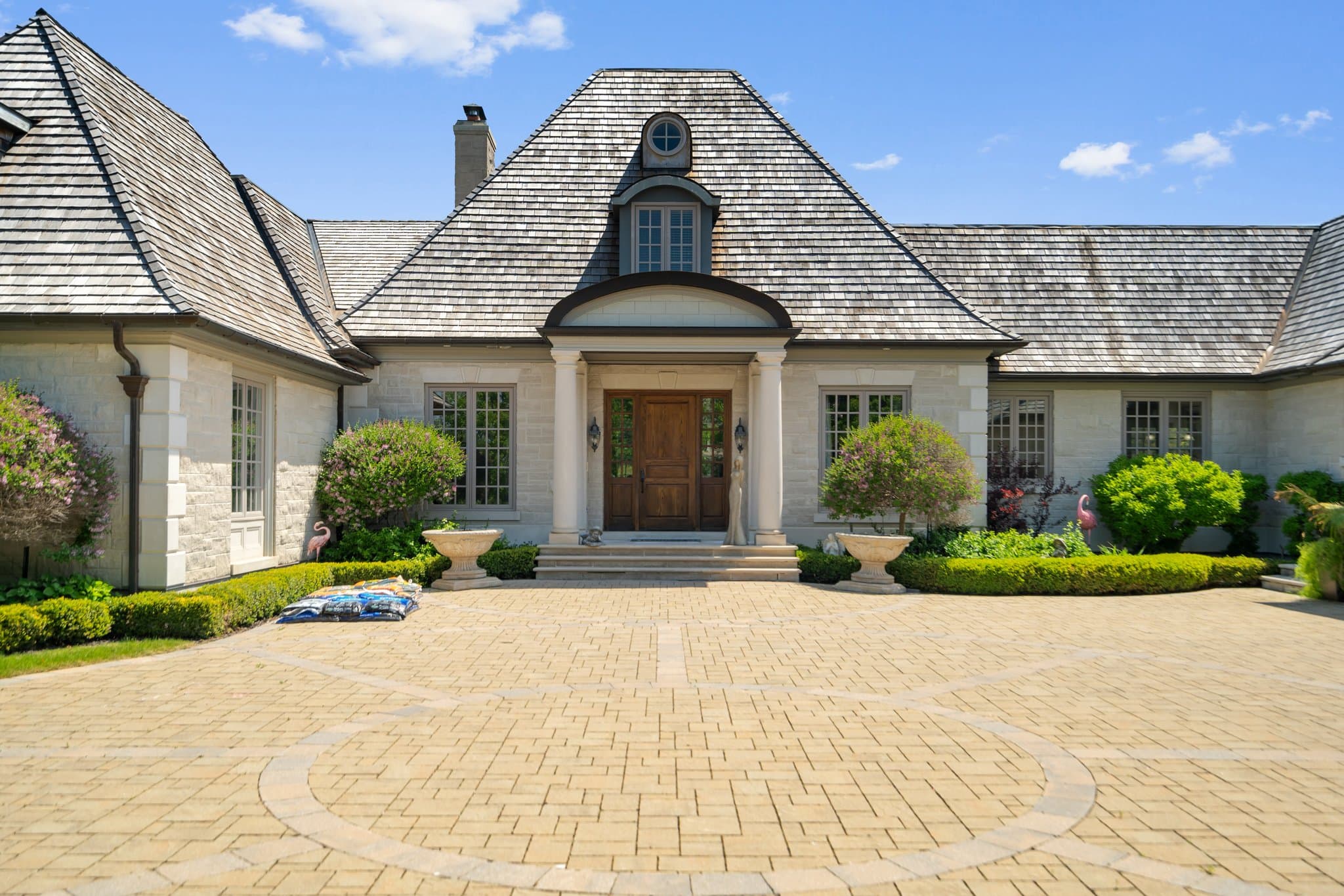 9 Northern Dancer Ln Aurora, ON L4G 7Y7