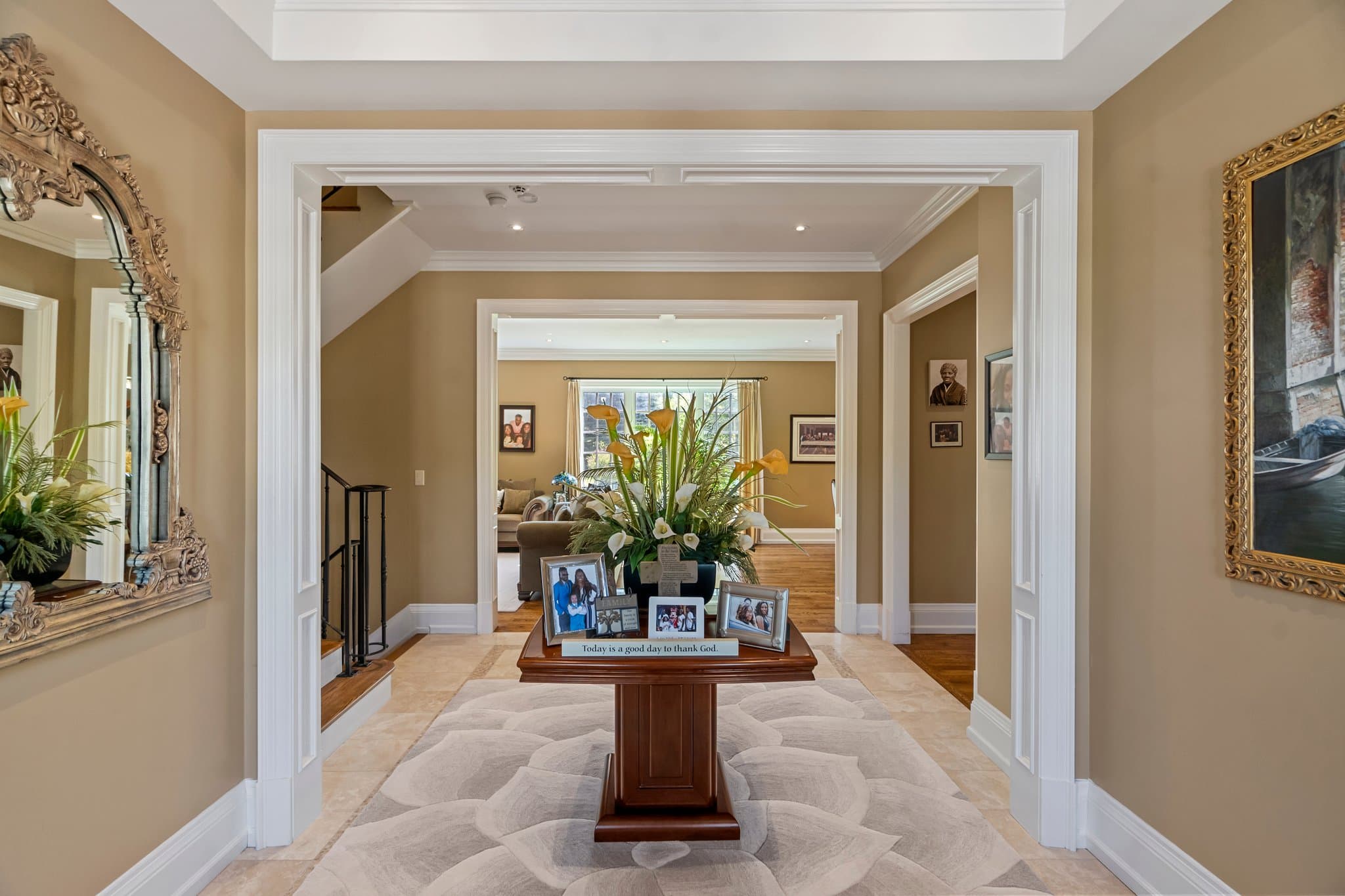 9 Northern Dancer Ln Aurora, ON L4G 7Y7