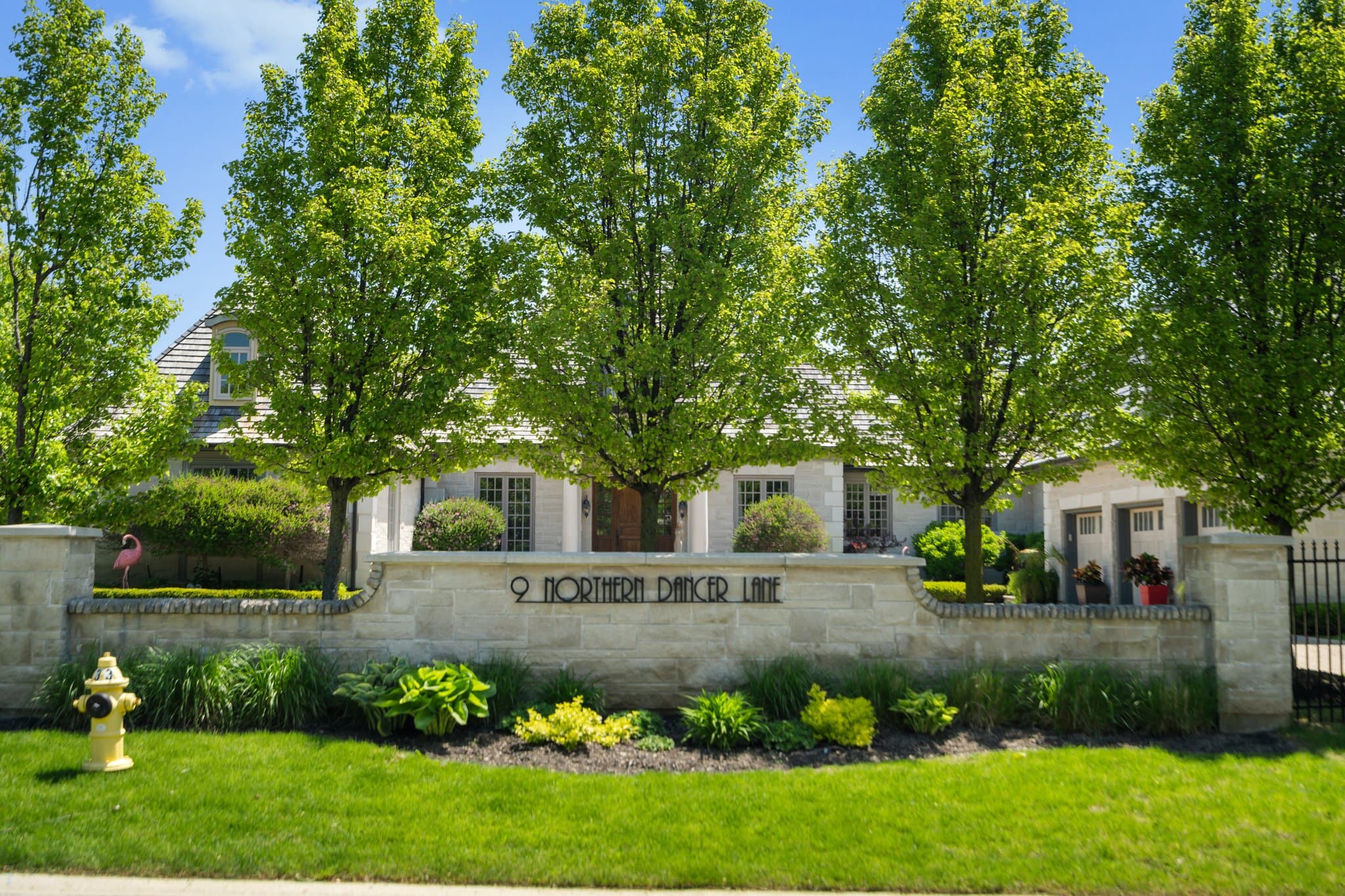 9 Northern Dancer Ln Aurora, ON L4G 7Y7