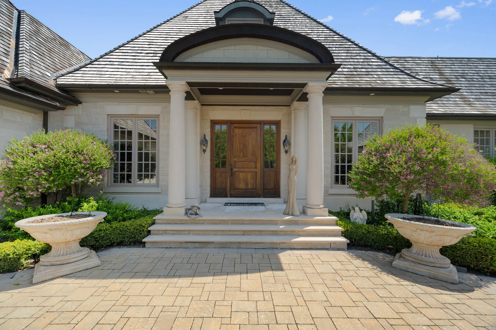 9 Northern Dancer Ln Aurora, ON L4G 7Y7