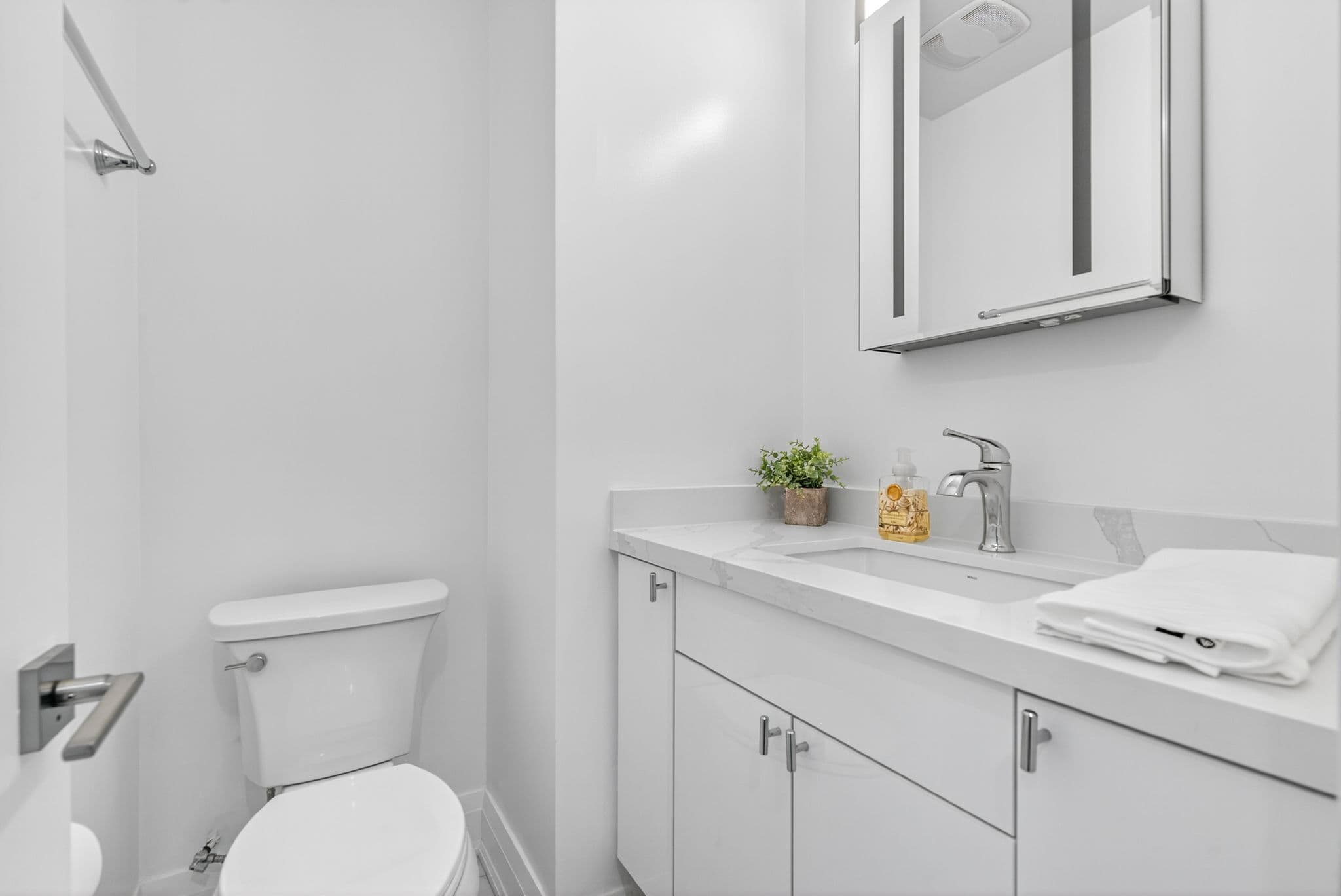 9 Tadcaster Pl Toronto, ON M3B 1G6
