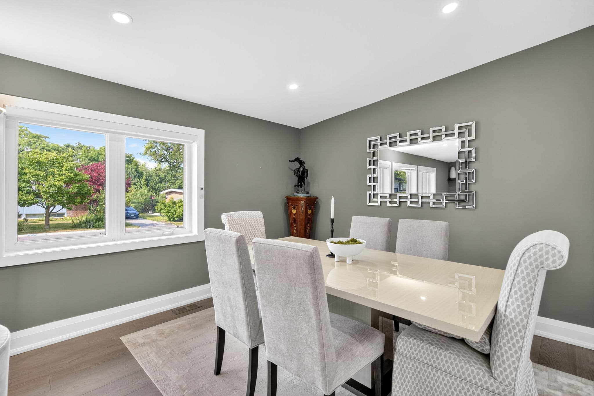 9 Tadcaster Pl Toronto, ON M3B 1G6