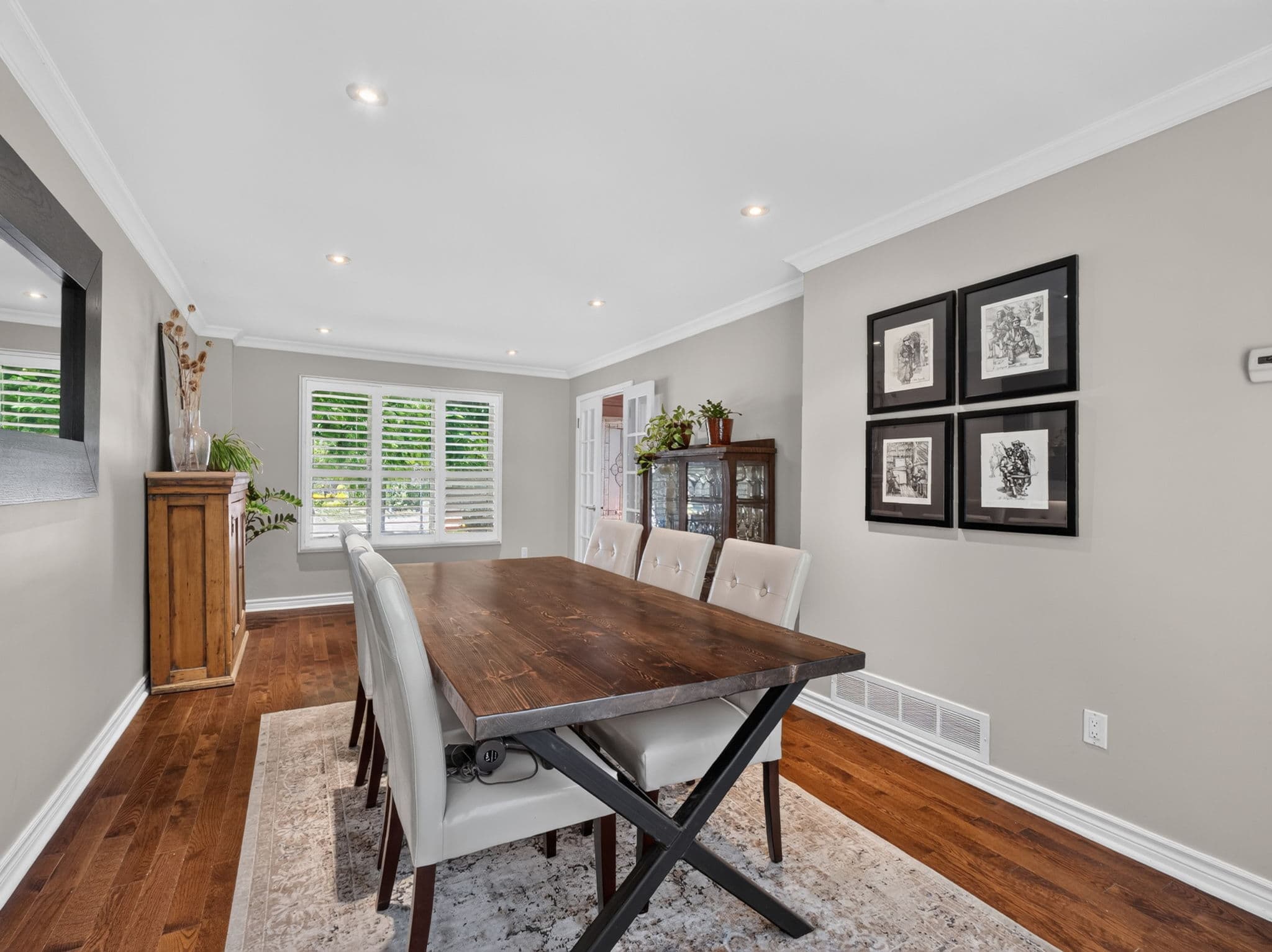 9 Tomlin Crescent Richmond Hill, ON L4C 7T4