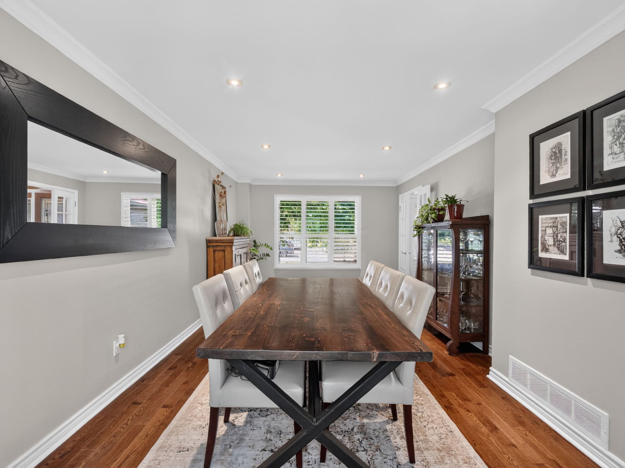 9 Tomlin Crescent Richmond Hill, ON L4C 7T4